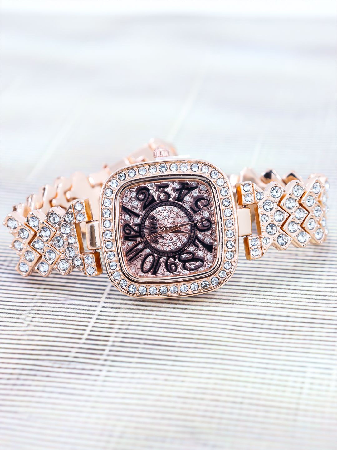 Krelin Women Embellished Dial & Bracelet Style Analogue Automatic Watch Watch-D15-GLD-01, Gold
Krelin Women Embellished Dial & Bracelet Style Analogue Automatic Watch Watch-D15-GLD-01, Gold