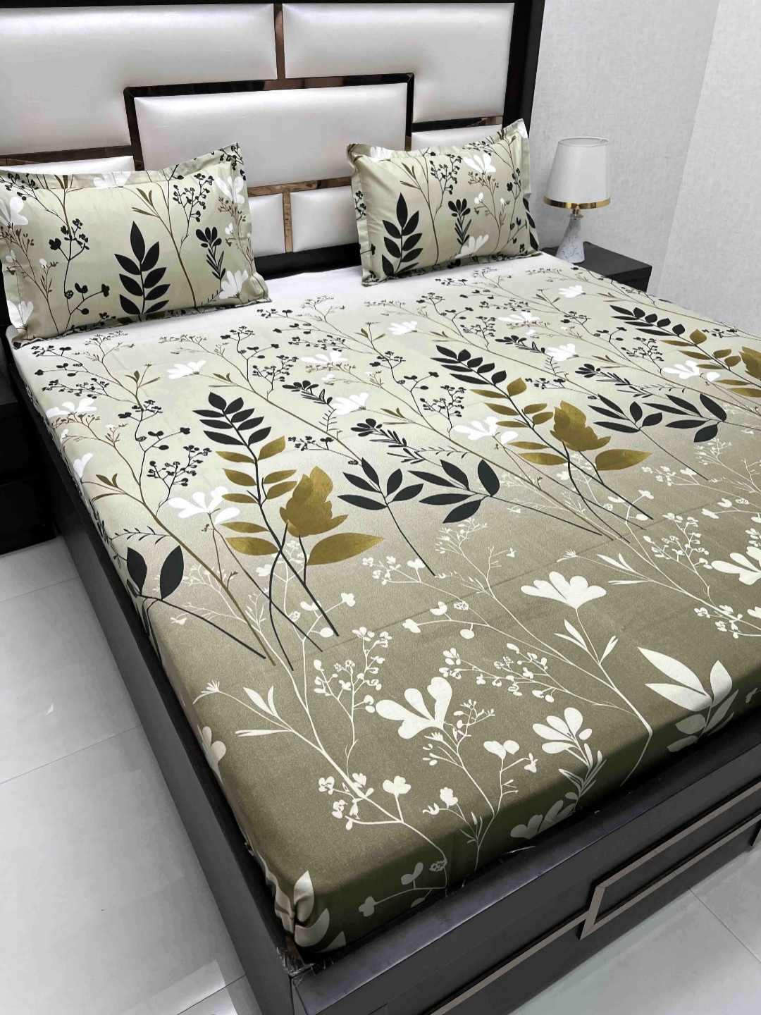 Pure Decor Passion Fur Green Printed 260 TC Pure Cotton Queen Bedsheet Set 2.27 m x 2.56 m
Pure Decor Passion Fur Green Printed 260 TC Pure Cotton Queen Bedsheet Set 2.27 m x 2.56 m
