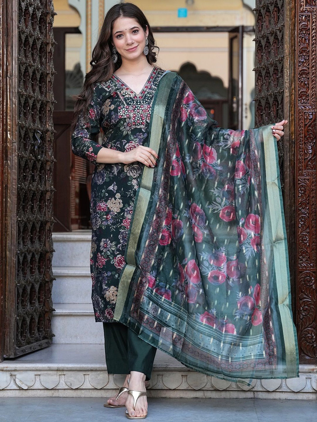 MILAAV Women Floral Printed Regular Pure Cotton Kurta with Trousers & With Dupatta, Black
MILAAV Women Floral Printed Regular Pure Cotton Kurta with Trousers & With Dupatta, Black
