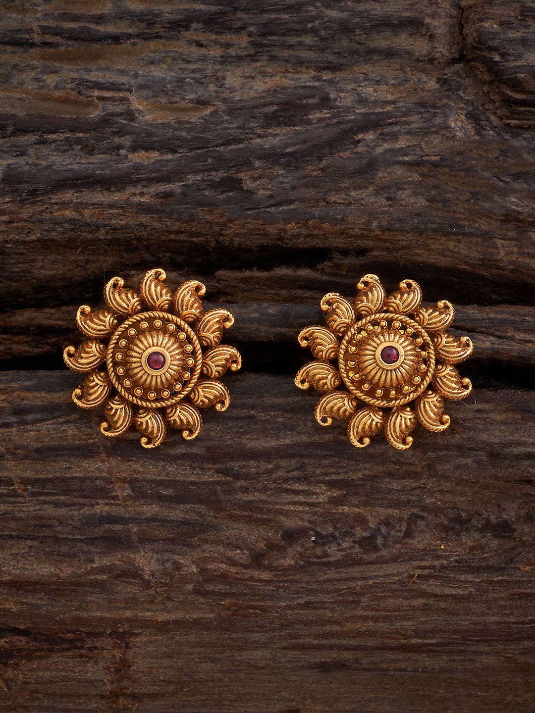 Kushal's Fashion Jewellery Gold-Plated Paisley Shaped Zircon Stone Studded Antique Studs
Kushal's Fashion Jewellery Gold-Plated Paisley Shaped Zircon Stone Studded Antique Studs