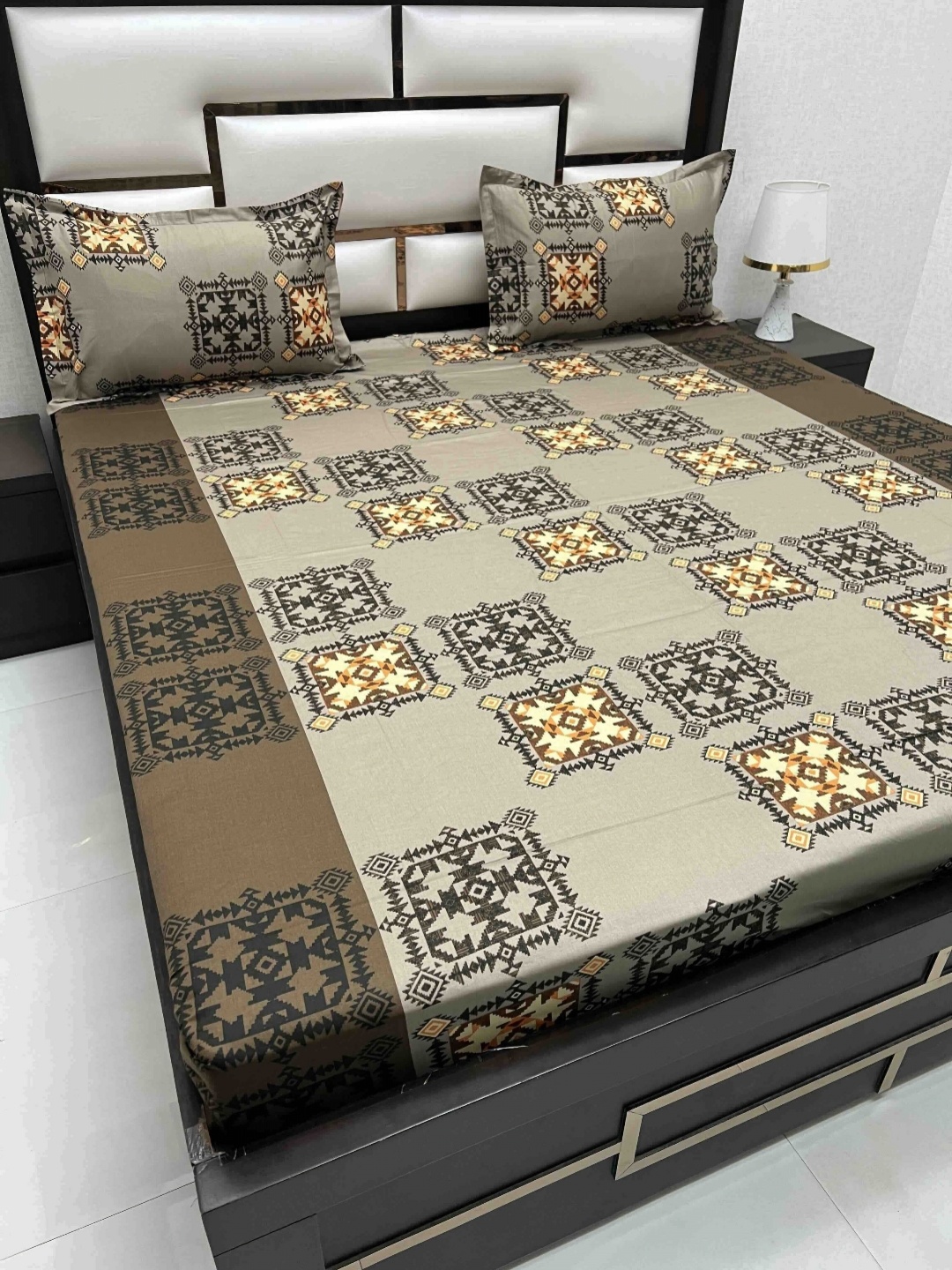 Pure Decor Brown & Yellow Ethnic Motifs 200 TC Cotton Queen Bedsheet Set 2.25 m x 2.56 m
Pure Decor Brown & Yellow Ethnic Motifs 200 TC Cotton Queen Bedsheet Set 2.25 m x 2.56 m
