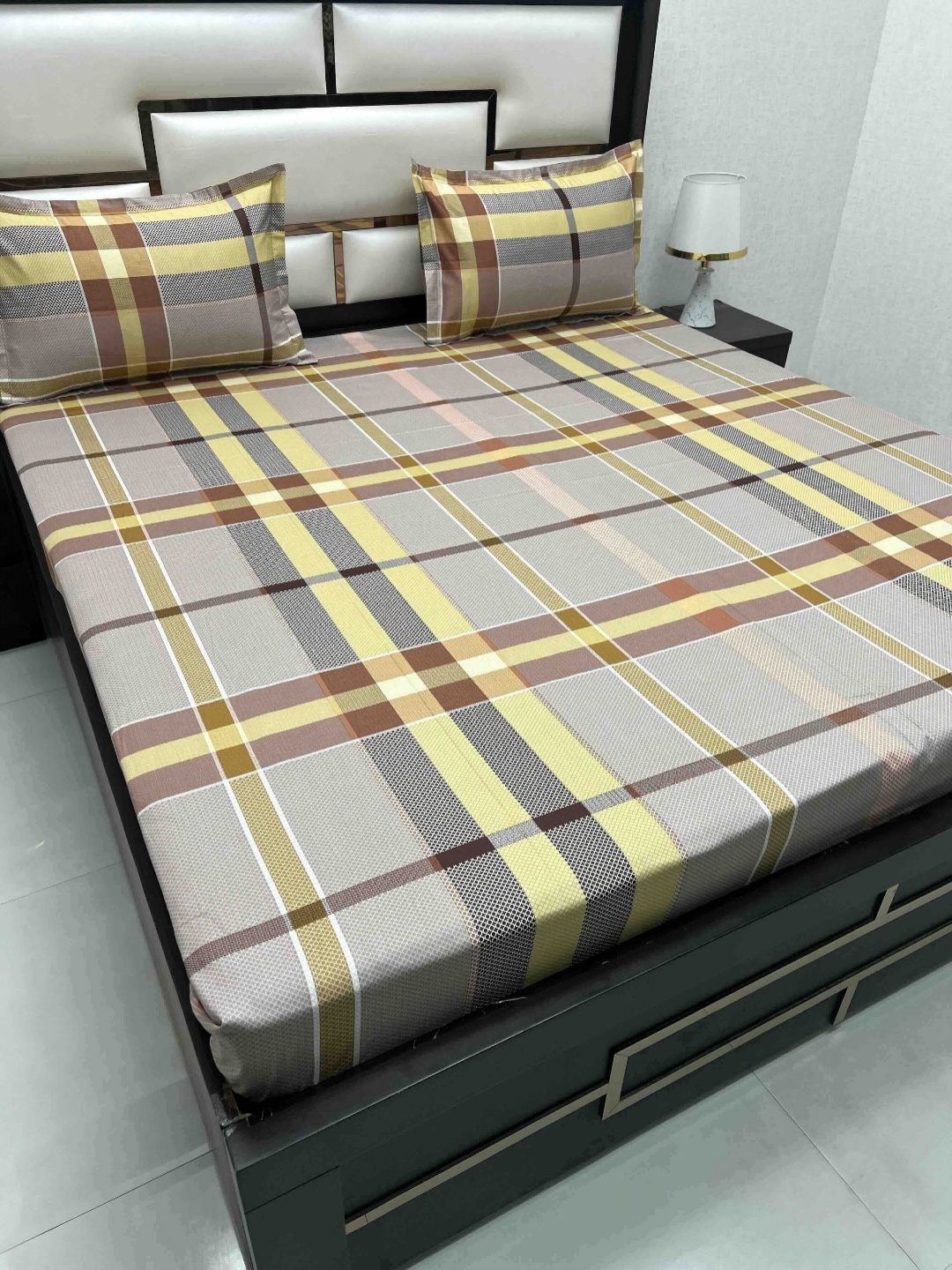 Pure Decor Passion Fur Grey Printed 210 TC Pure Cotton Queen Bedsheet Set 2.25 m x 2.55 m
Pure Decor Passion Fur Grey Printed 210 TC Pure Cotton Queen Bedsheet Set 2.25 m x 2.55 m
