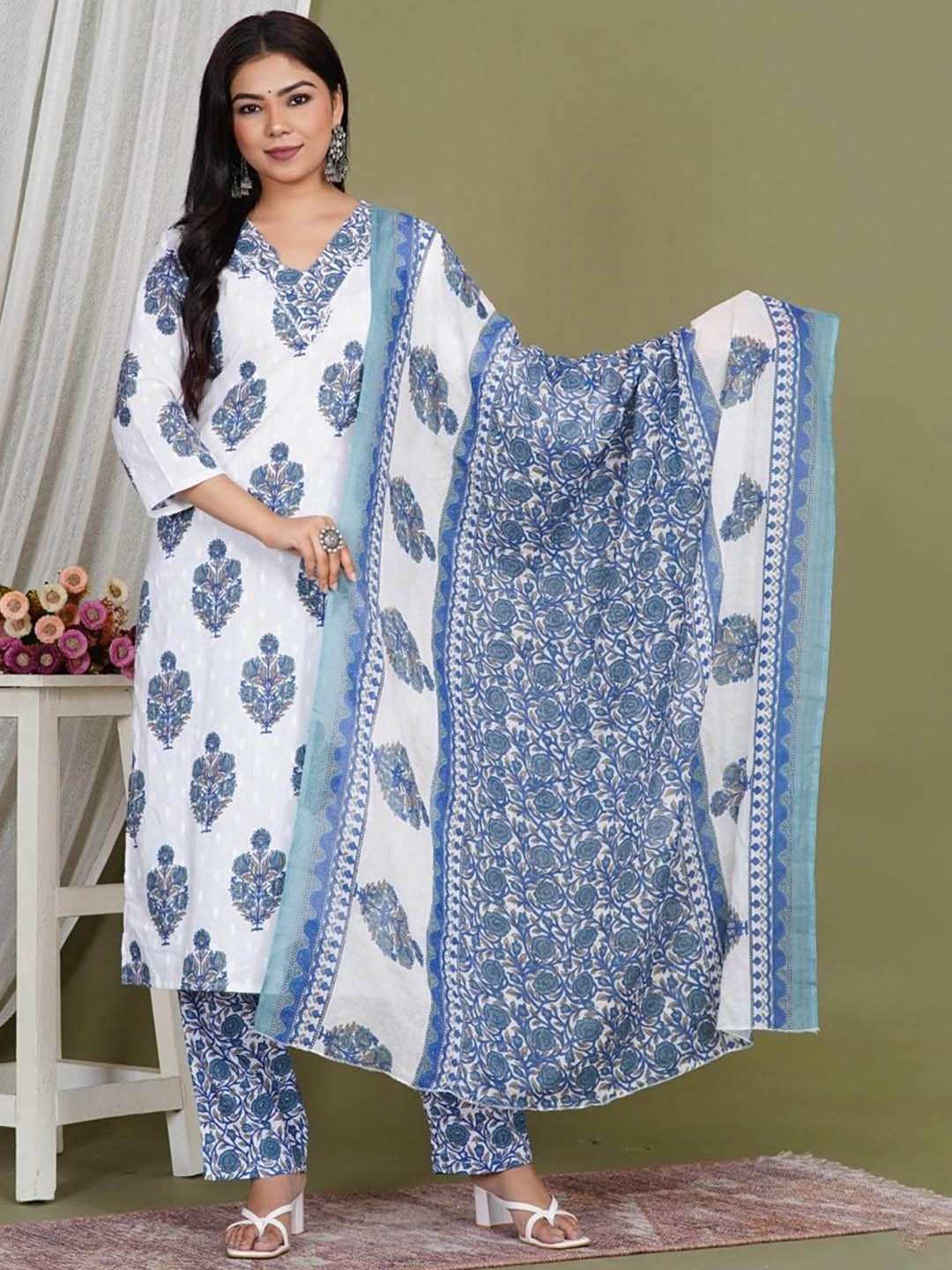 SHOOLIN Women Floral Printed Regular Pure Cotton Kurta with Trousers & With Dupatta, Blue
SHOOLIN Women Floral Printed Regular Pure Cotton Kurta with Trousers & With Dupatta, Blue
