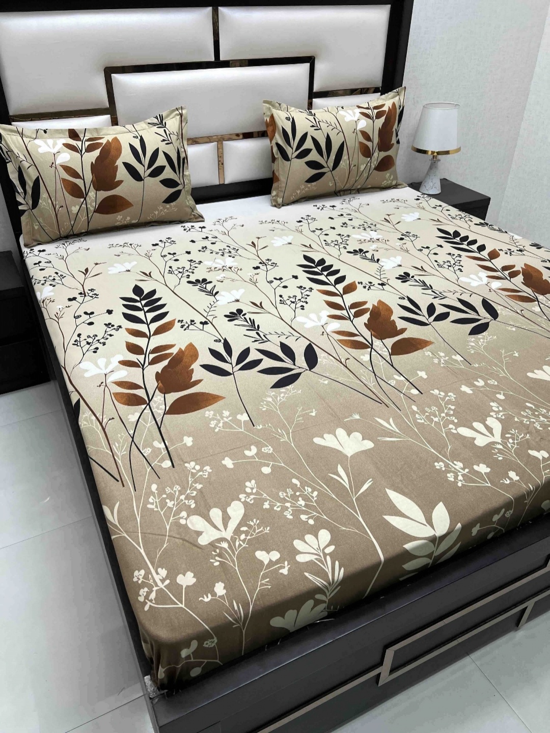 Pure Decor Brown & White Floral 330 TC Pure Cotton Queen Bedsheet Set 2.28 m x 2.56 m
Pure Decor Brown & White Floral 330 TC Pure Cotton Queen Bedsheet Set 2.28 m x 2.56 m