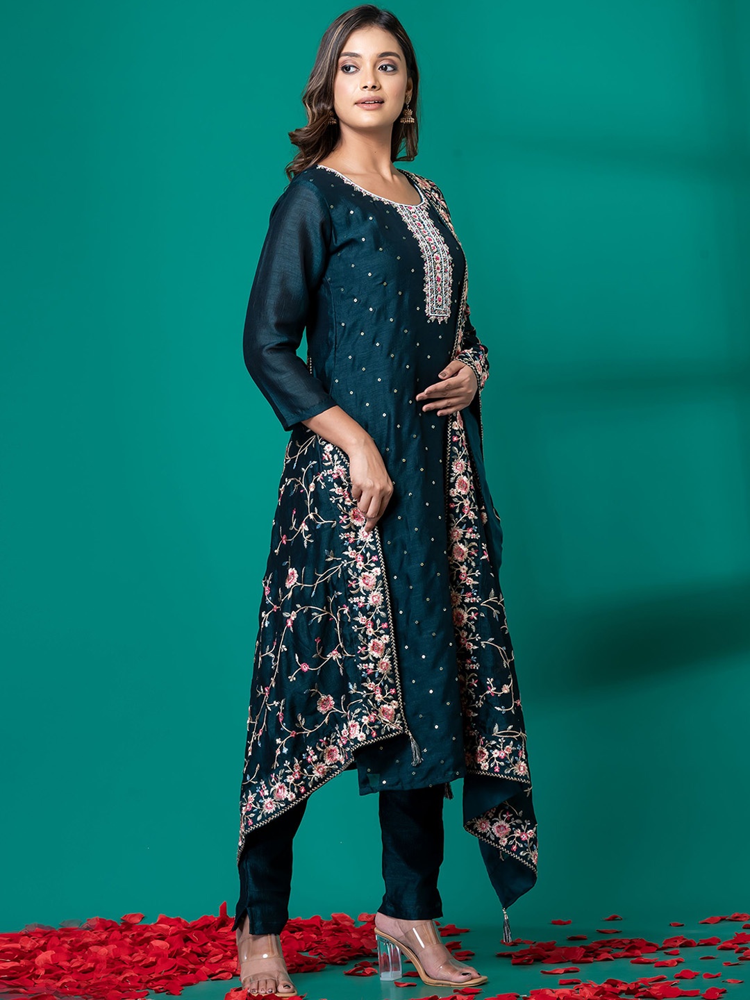 SHREE BALAJI Women Floral Embroidered Regular Kurti with Trousers & With Dupatta, Blue
SHREE BALAJI Women Floral Embroidered Regular Kurti with Trousers & With Dupatta, Blue