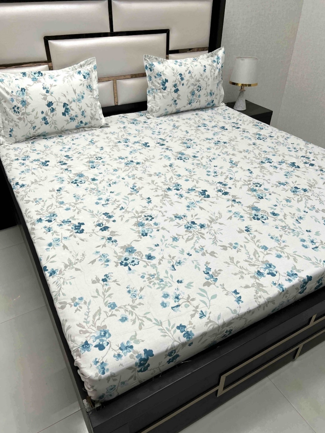 Pure Decor Royal Passion White Printed Pure Cotton 230 TC Queen Bedsheet Set 2.54 x 2.26 m
Pure Decor Royal Passion White Printed Pure Cotton 230 TC Queen Bedsheet Set 2.54 x 2.26 m