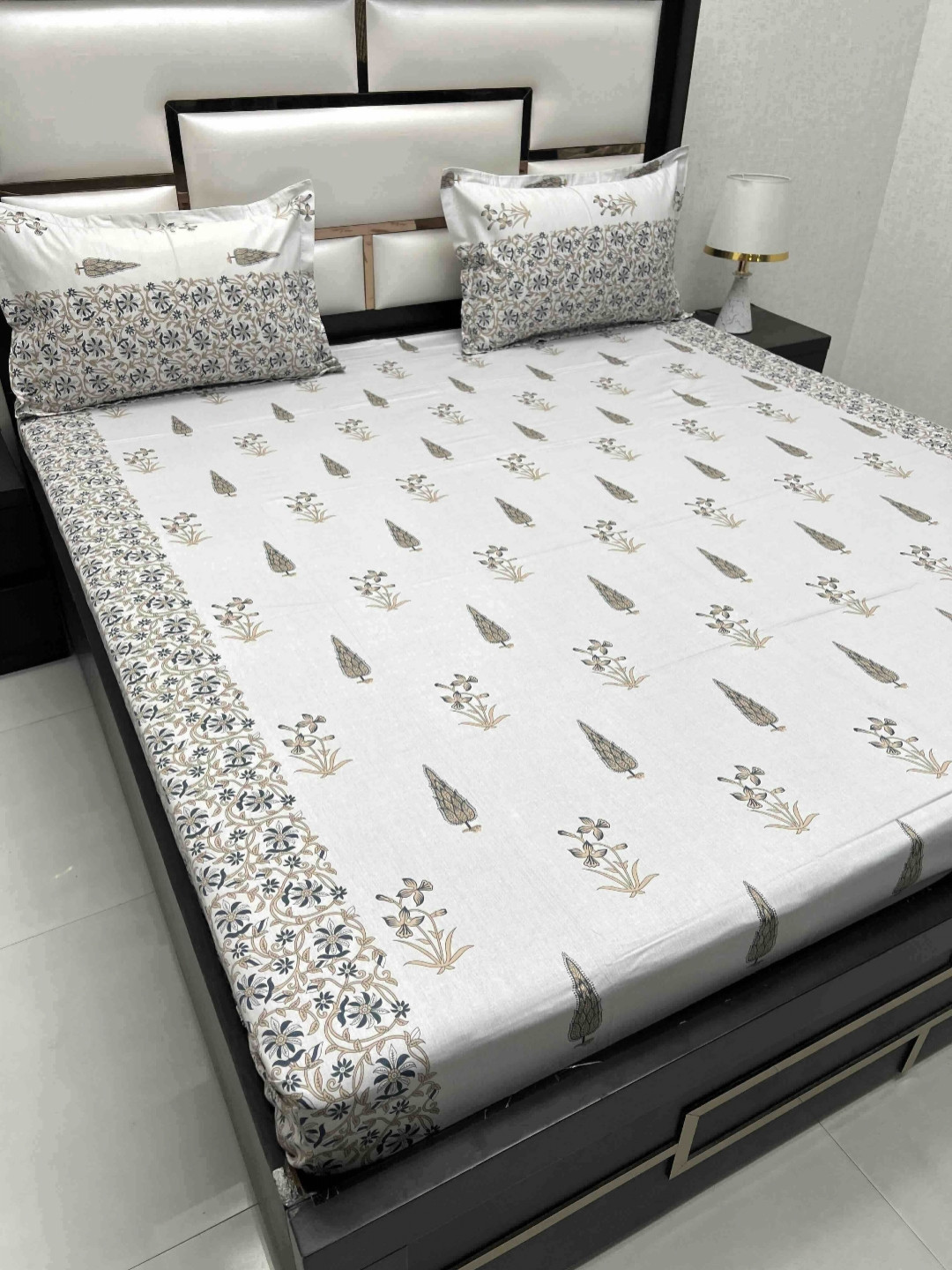 Pure Decor Royal Passion Grey EthnicMotifs Cotton 330 TC Queen Bedsheet Set 2.26 x 2.56 m
Pure Decor Royal Passion Grey EthnicMotifs Cotton 330 TC Queen Bedsheet Set 2.26 x 2.56 m
