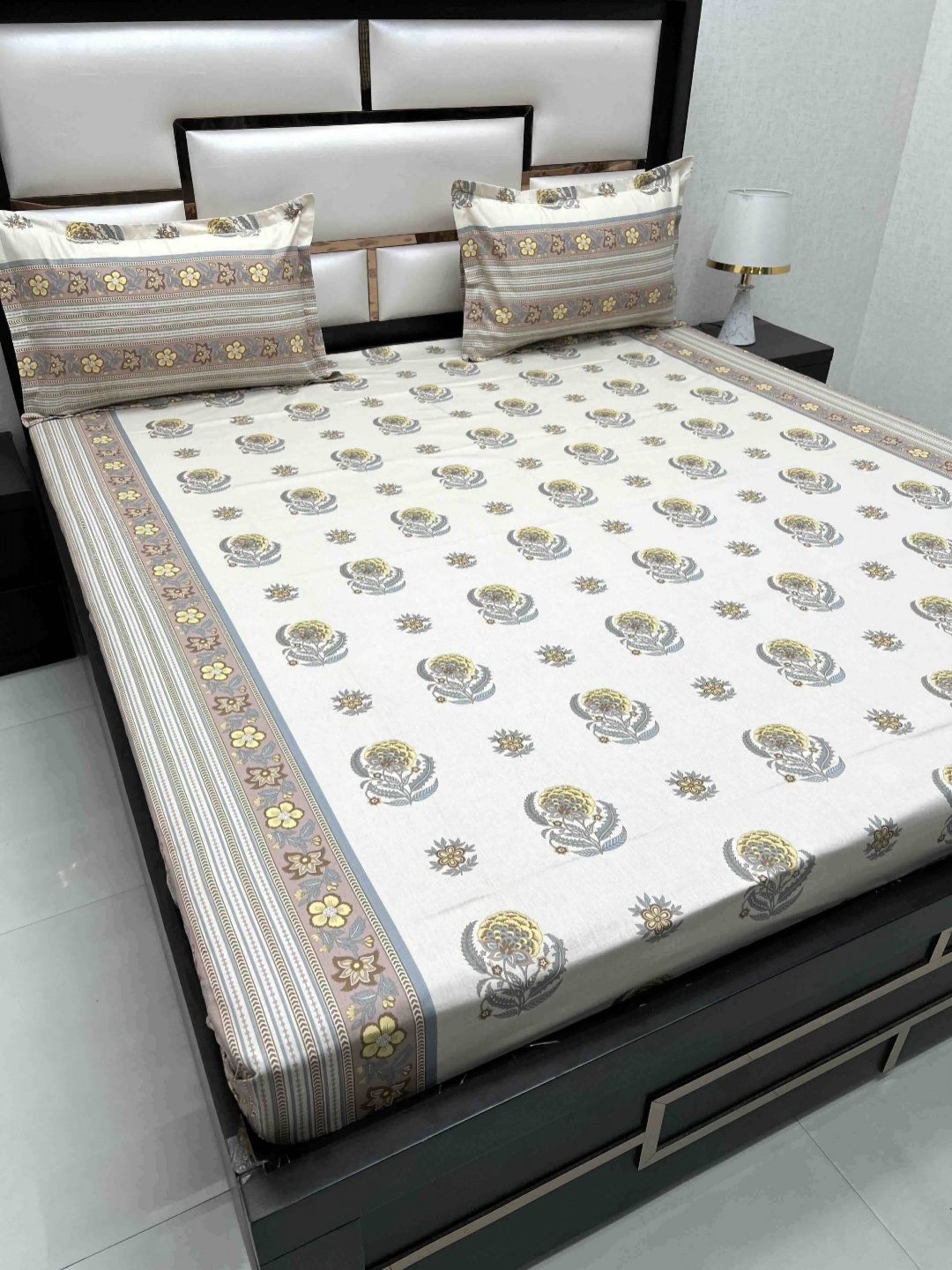 Pure Decor Royal Passion White Printed Pure Cotton 300 TC Queen Bedsheet Set 2.54 x 2.26 m
Pure Decor Royal Passion White Printed Pure Cotton 300 TC Queen Bedsheet Set 2.54 x 2.26 m