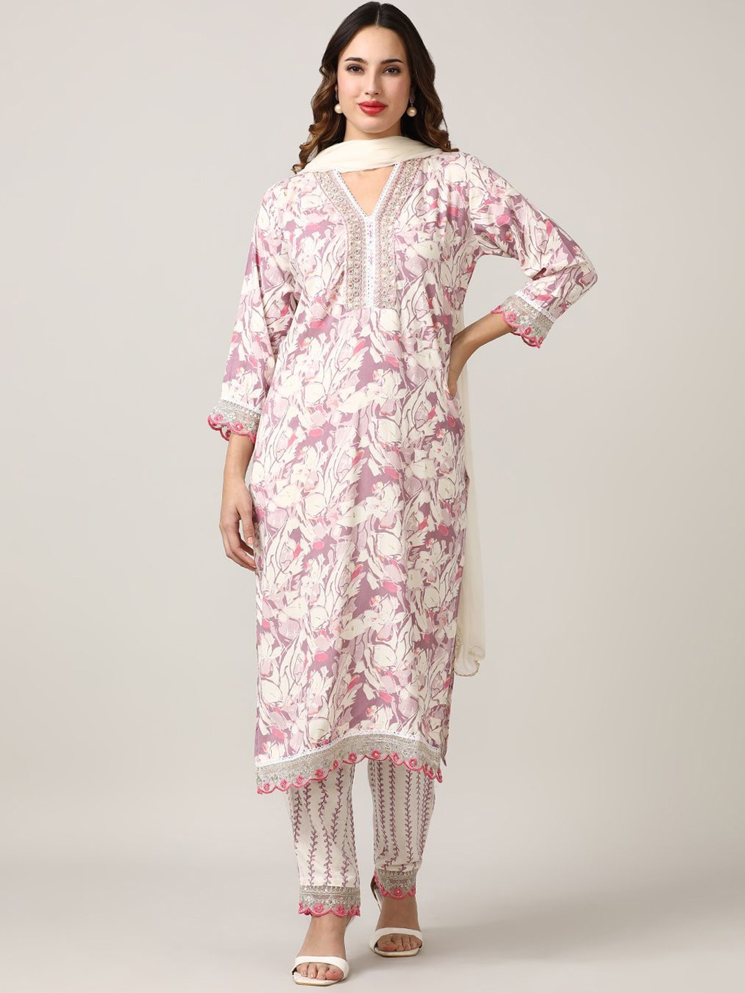 Jaipur Kurti Women Floral Embroidered Regular Thread Work Kurta with Trousers & With Dupatta, Magenta
Jaipur Kurti Women Floral Embroidered Regular Thread Work Kurta with Trousers & With Dupatta, Magenta