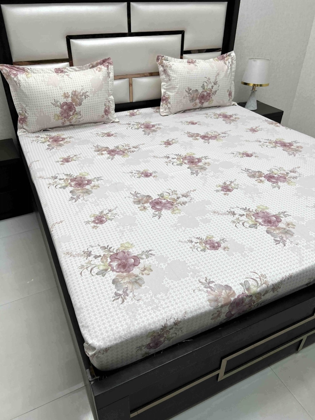 Pure Decor Royal Passion Cream-Coloured 260 TC Cotton Queen Bedsheet Set-2.27 m x 2.55 m, Pink
Pure Decor Royal Passion Cream-Coloured 260 TC Cotton Queen Bedsheet Set-2.27 m x 2.55 m, Pink