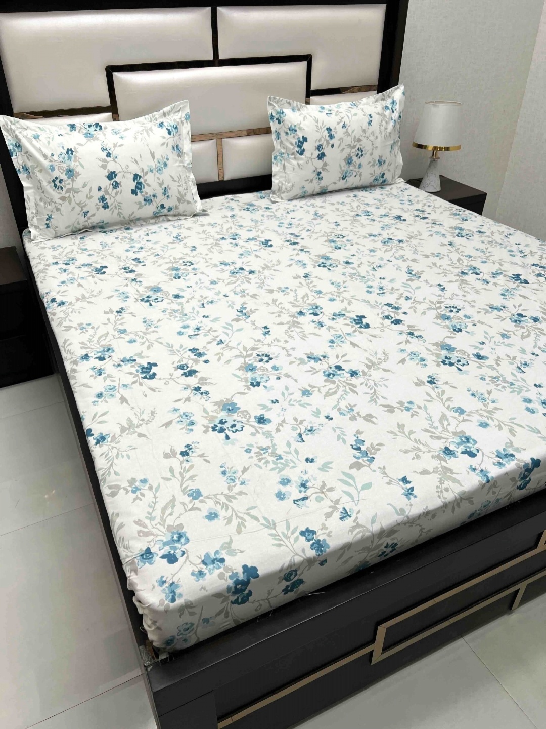 Pure Decor Royal Passion White Printed Pure Cotton 260 TC Queen Bedsheet Set 2.54 x 2.26 m
Pure Decor Royal Passion White Printed Pure Cotton 260 TC Queen Bedsheet Set 2.54 x 2.26 m