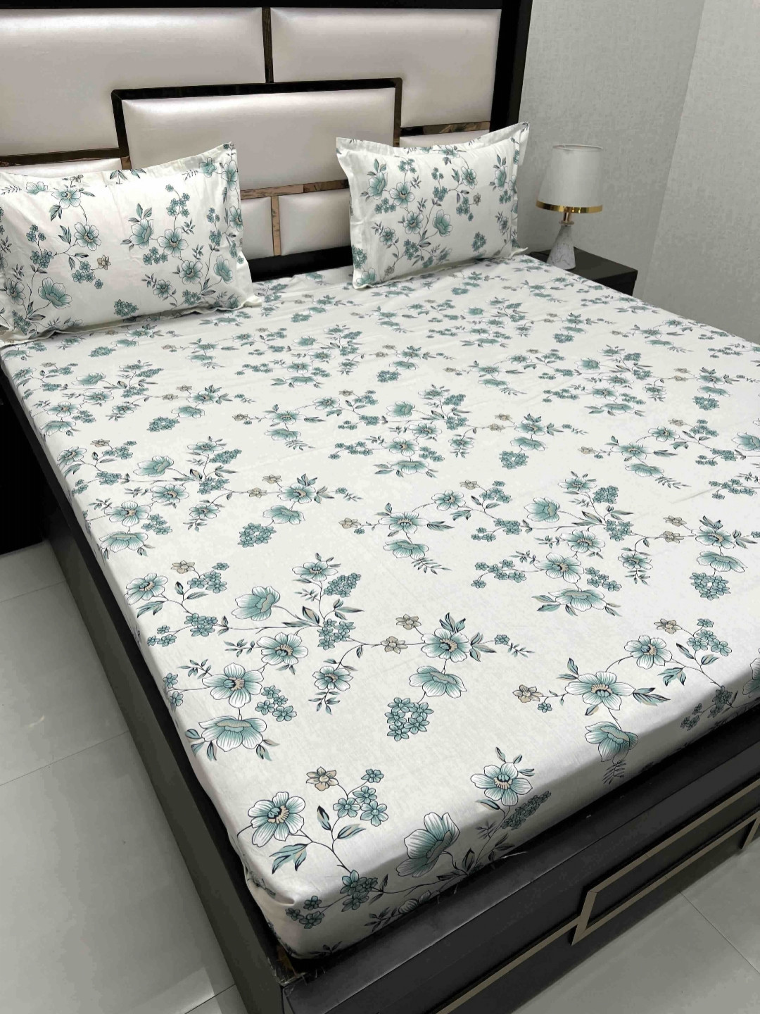 Pure Decor Royal Passion Blue Floral 350 TC Pure Cotton Queen Bedsheet Set-2.27 m x 2.55 m, White
Pure Decor Royal Passion Blue Floral 350 TC Pure Cotton Queen Bedsheet Set-2.27 m x 2.55 m, White