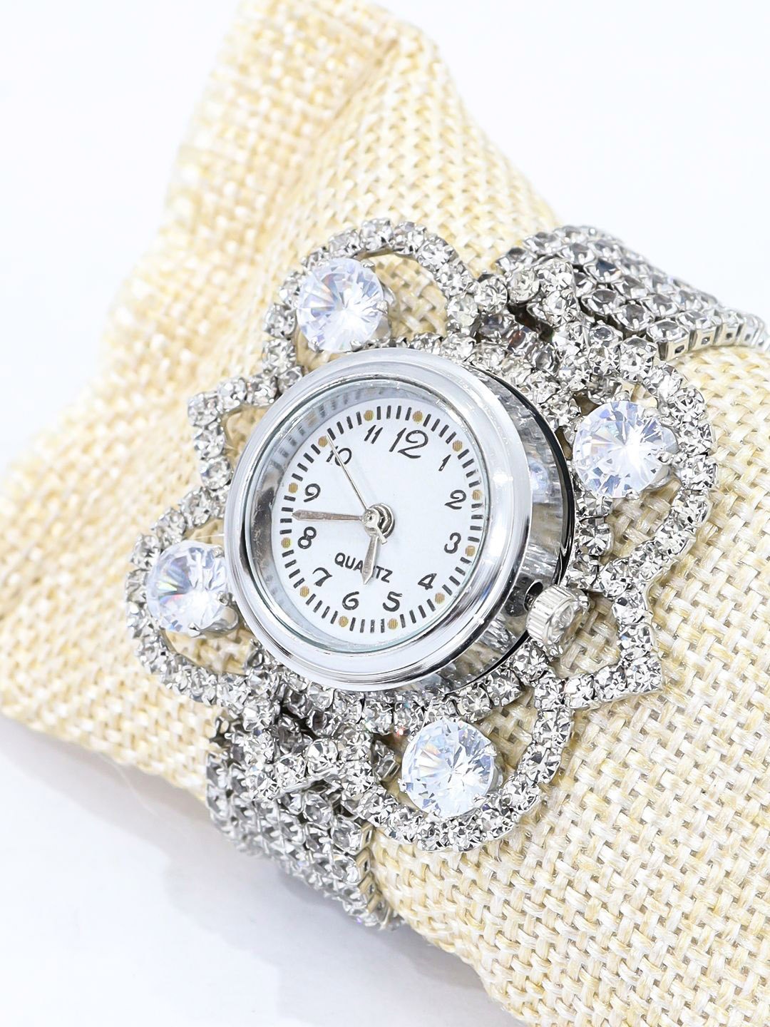 VAGHBHATT Women Dial & Stainless Steel Bracelet Style Analogue Watch Watch-D7-SILVER-01
VAGHBHATT Women Dial & Stainless Steel Bracelet Style Analogue Watch Watch-D7-SILVER-01