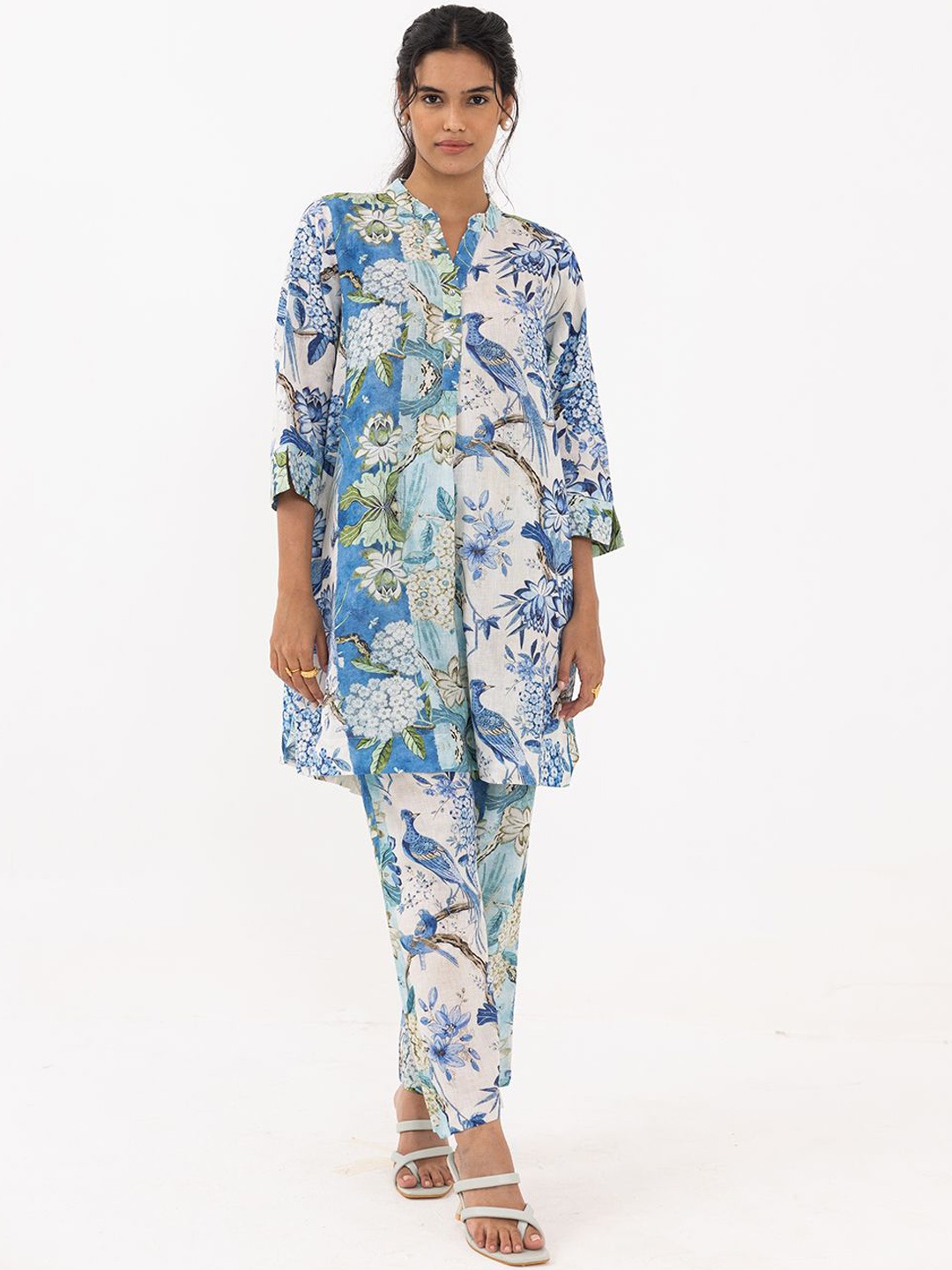 THR3Letter Floral Printed Mandarin Collar Three-Quarter Sleeves Linen Top & Trouser, Blue
THR3Letter Floral Printed Mandarin Collar Three-Quarter Sleeves Linen Top & Trouser, Blue