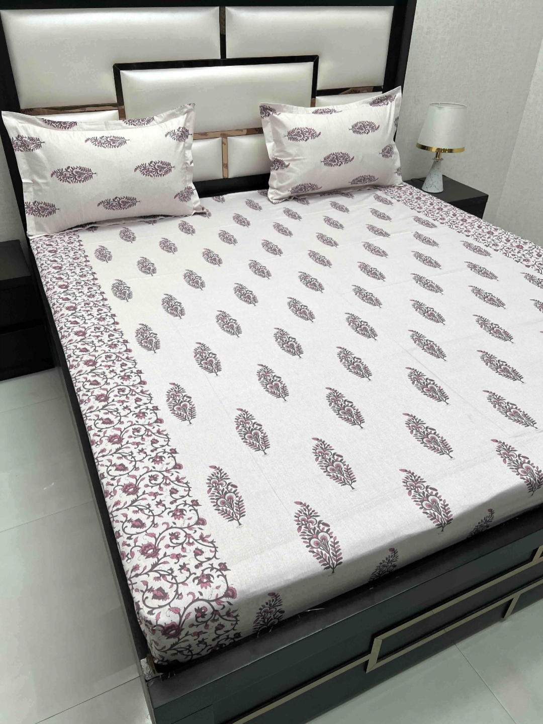 Pure Decor Royal Passion Pink Ethnic Motifs Cotton 220 TC Queen Bedsheet Set 2.28 x 2.56 m
Pure Decor Royal Passion Pink Ethnic Motifs Cotton 220 TC Queen Bedsheet Set 2.28 x 2.56 m