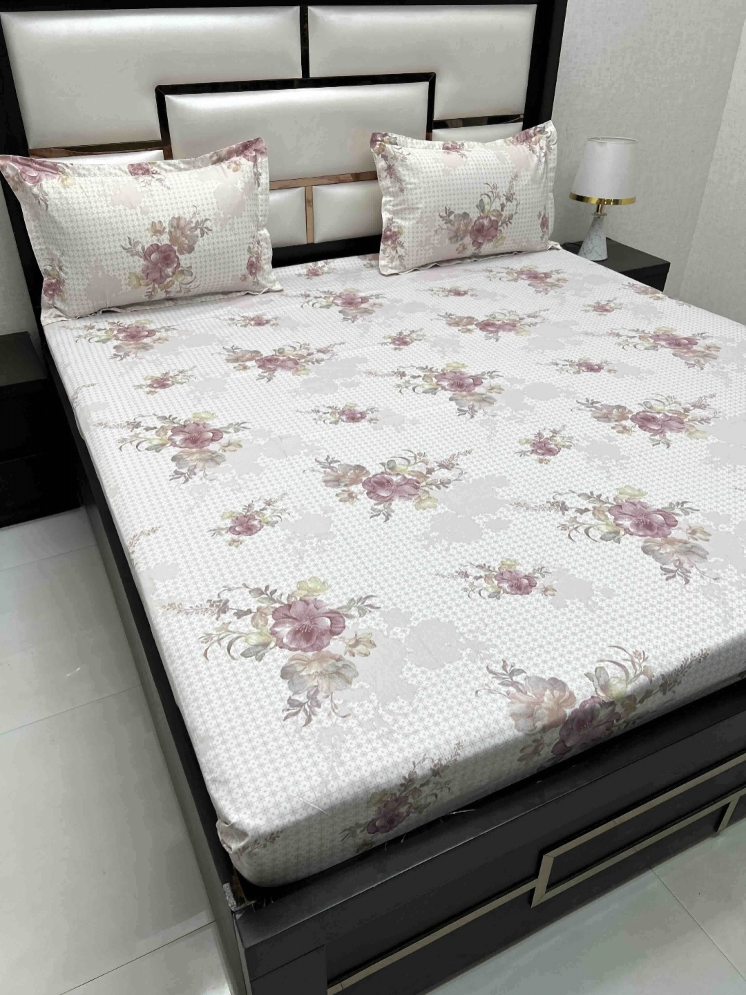 Pure Decor Royal Passion White Floral Cotton 300 TC Queen Bedsheet Set 2.26 m x 2.55 m
Pure Decor Royal Passion White Floral Cotton 300 TC Queen Bedsheet Set 2.26 m x 2.55 m