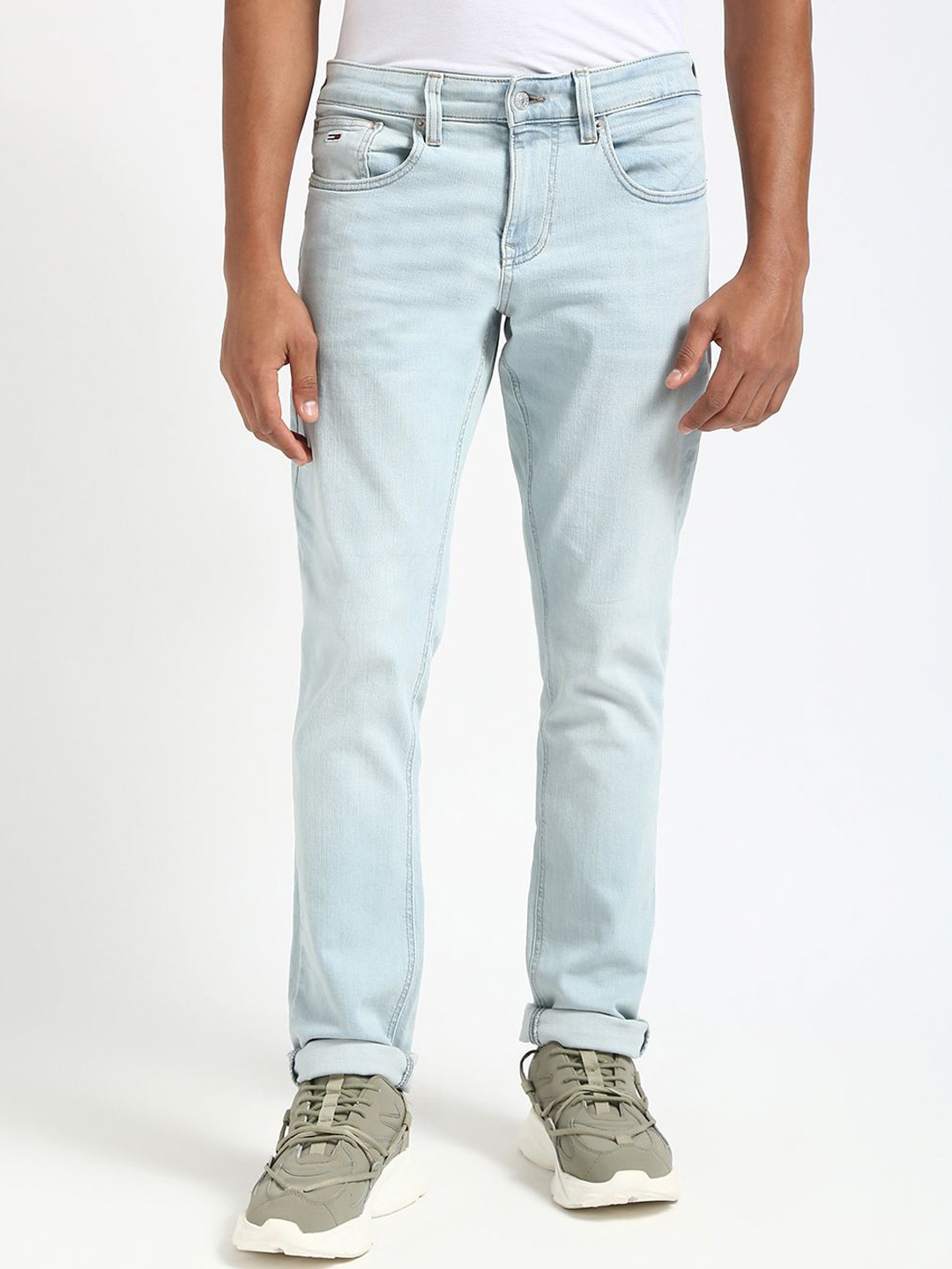 Tommy Hilfiger Men Cotton Whiskers and Chevrons Clean Look Slim Fit Mid-Rise Jeans, Blue
Tommy Hilfiger Men Cotton Whiskers and Chevrons Clean Look Slim Fit Mid-Rise Jeans, Blue