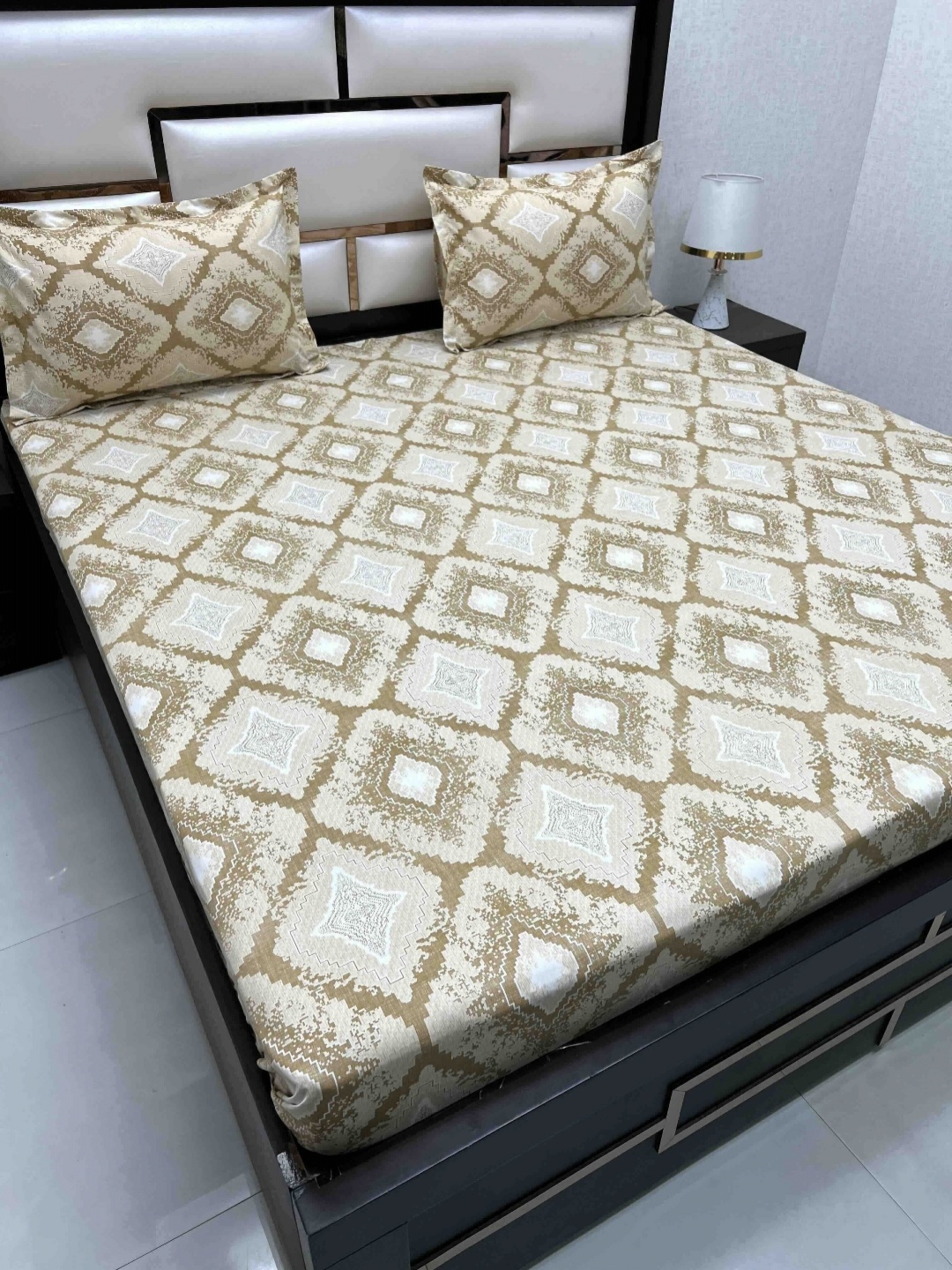 Pure Decor Royal Passion Brown EthnicMotif Printed Cotton Queen Bedsheet Set 2.25 x 2.57 m
Pure Decor Royal Passion Brown EthnicMotif Printed Cotton Queen Bedsheet Set 2.25 x 2.57 m