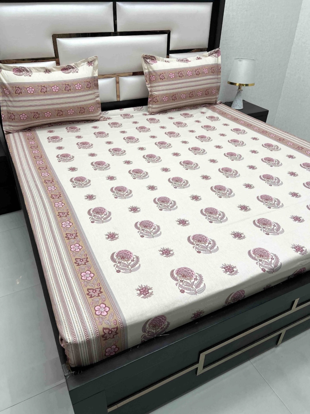 Pure Decor Royal Passion Pink 250 TC Pure Cotton Queen Bedsheet Set-2.27 m x 2.55 m, Cream
Pure Decor Royal Passion Pink 250 TC Pure Cotton Queen Bedsheet Set-2.27 m x 2.55 m, Cream