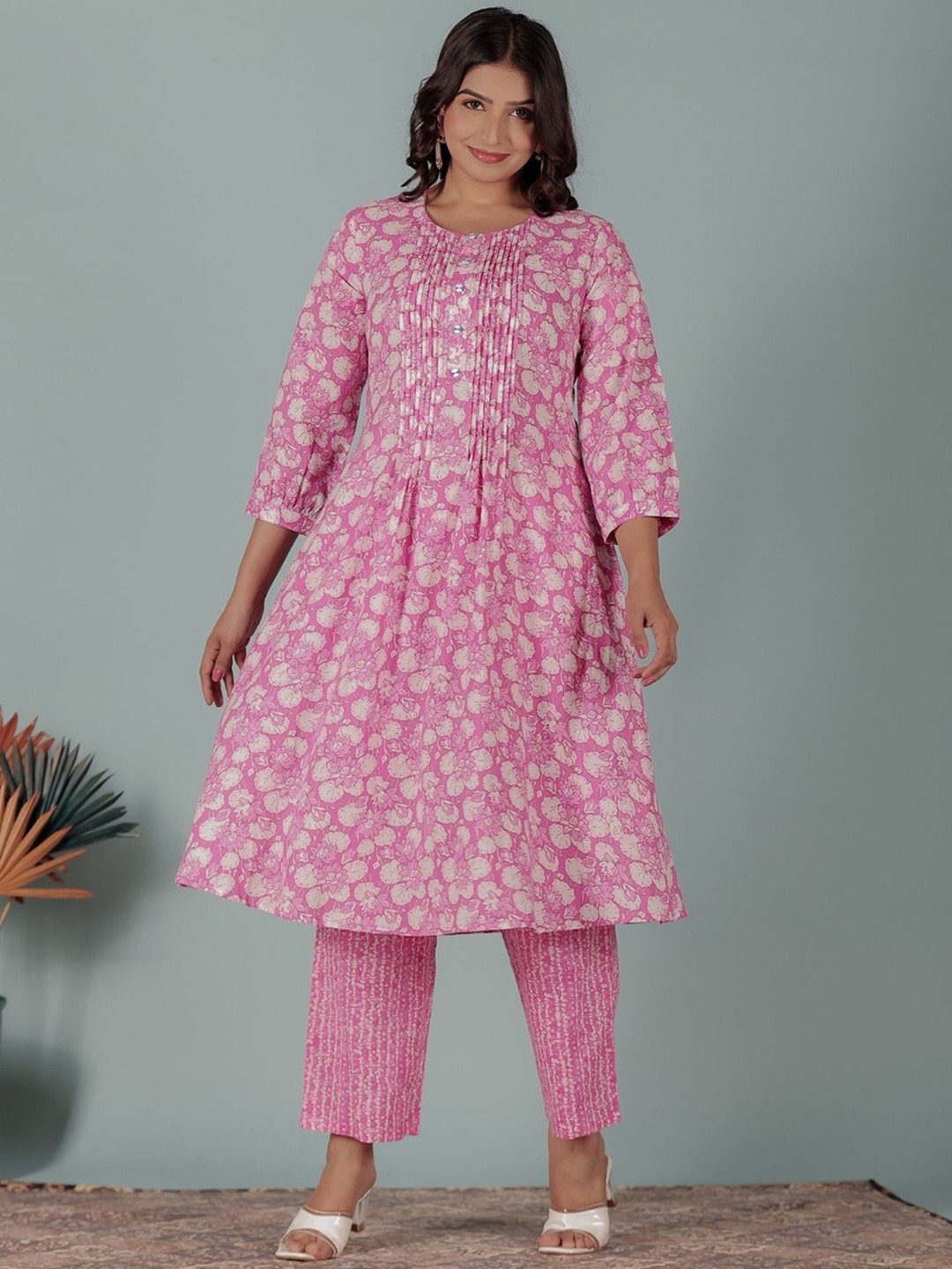 Aramya Women Floral Printed Regular Beads and Stones Pure Cotton Kurta with Trousers, Pink
Aramya Women Floral Printed Regular Beads and Stones Pure Cotton Kurta with Trousers, Pink