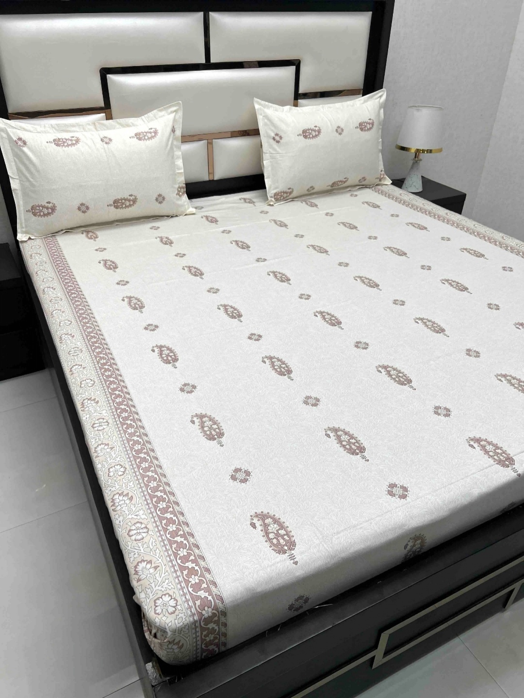 Pure Decor Royal Passion Peach Printed Pure Cotton 300 TC Queen Bedsheet Set 2.54 x 2.26 m
Pure Decor Royal Passion Peach Printed Pure Cotton 300 TC Queen Bedsheet Set 2.54 x 2.26 m