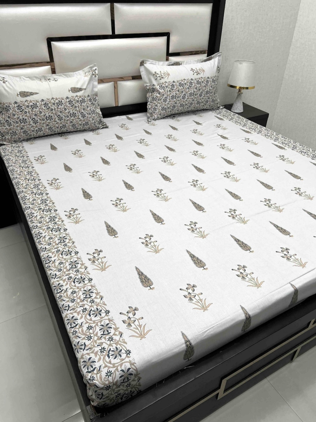 Pure Decor Royal Passion White 230 TC Pure Cotton Queen Bedsheet Set-2.27 m x 2.55 m, Grey
Pure Decor Royal Passion White 230 TC Pure Cotton Queen Bedsheet Set-2.27 m x 2.55 m, Grey