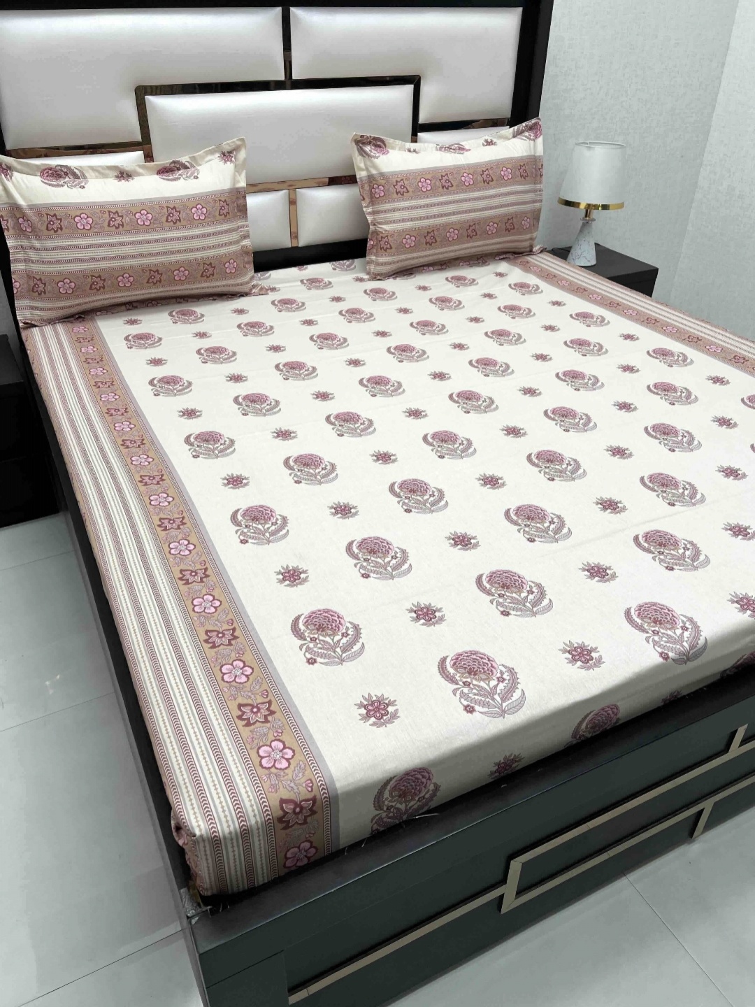 Pure Decor Royal Passion Pink Printed Pure Cotton 260 TC Queen Bedsheet Set 2.54 x 2.26 m
Pure Decor Royal Passion Pink Printed Pure Cotton 260 TC Queen Bedsheet Set 2.54 x 2.26 m
