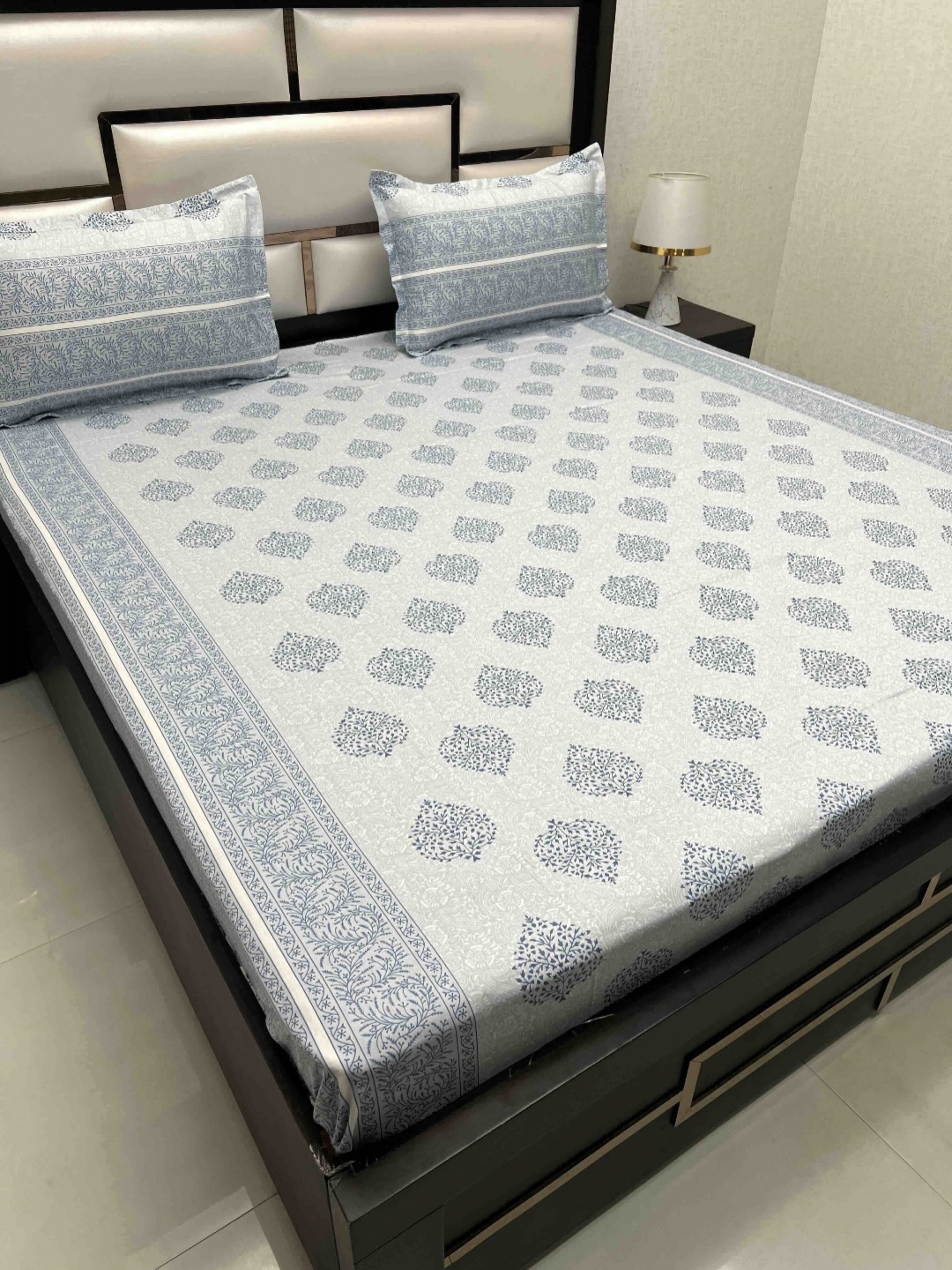 Pure Decor Royal Passion Blue Ethnic Motifs Cotton 400 TC Queen Bedsheet Set 2.27 x 2.55 m
Pure Decor Royal Passion Blue Ethnic Motifs Cotton 400 TC Queen Bedsheet Set 2.27 x 2.55 m
