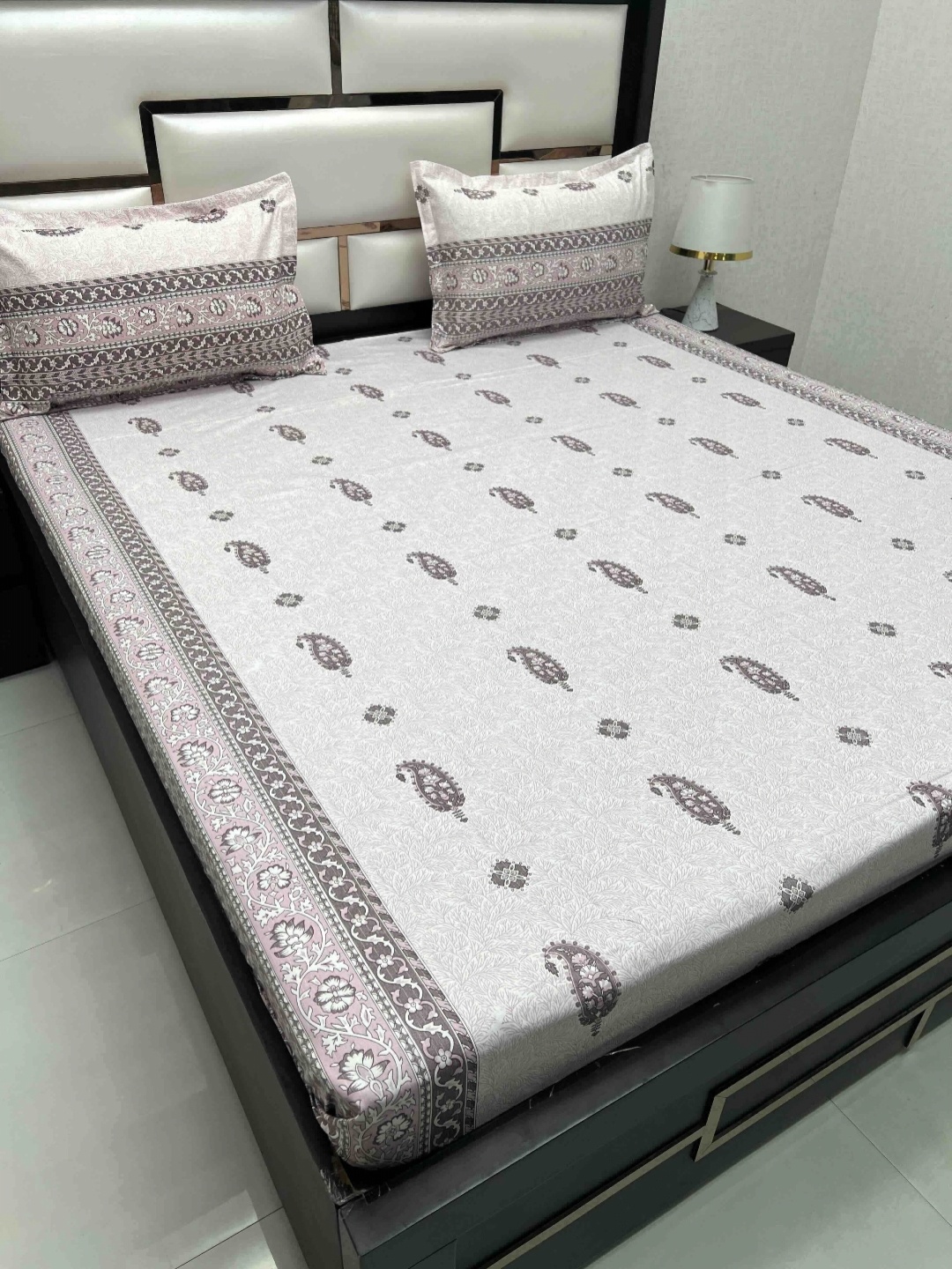 Pure Decor Royal Passion White 380 TC Pure Cotton Queen Bedsheet Set-2.27 m x 2.55 m, Pink
Pure Decor Royal Passion White 380 TC Pure Cotton Queen Bedsheet Set-2.27 m x 2.55 m, Pink