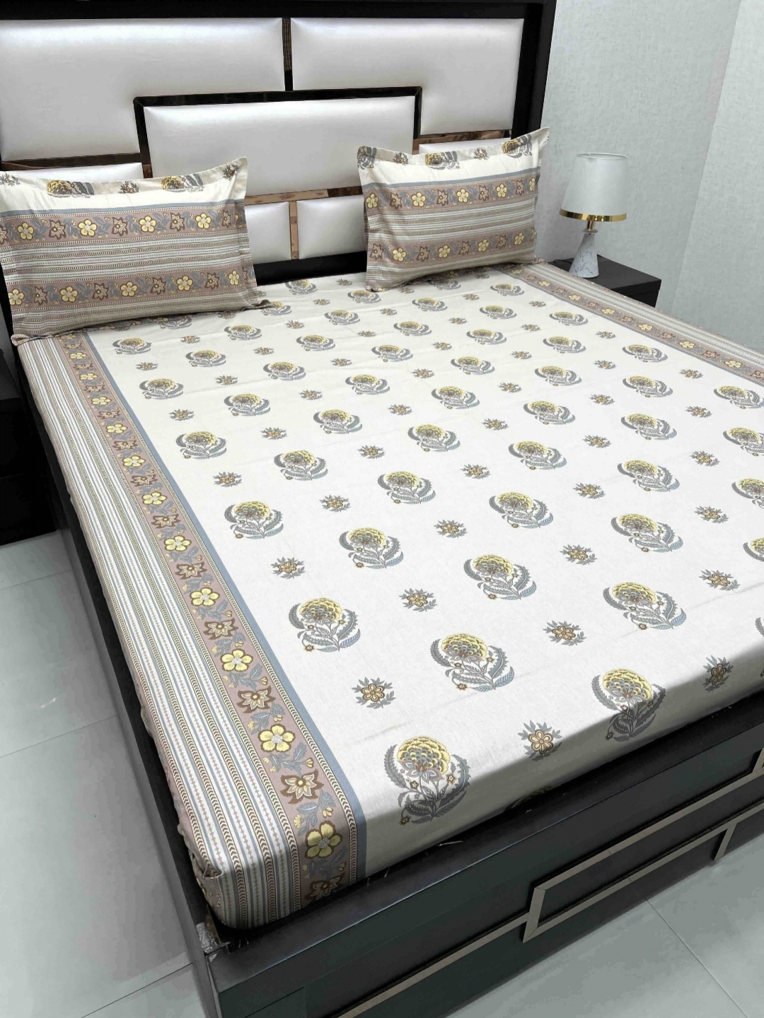 Pure Decor Royal Passion White Floral Cotton 330 TC Queen Bedsheet Set 2.26 m x 2.56 m
Pure Decor Royal Passion White Floral Cotton 330 TC Queen Bedsheet Set 2.26 m x 2.56 m