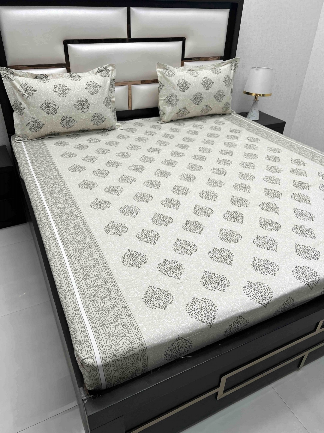 Pure Decor Royal Passion White EthnicMotif Cotton 300 TC Queen Bedsheet Set 2.26 x 2.55 m
Pure Decor Royal Passion White EthnicMotif Cotton 300 TC Queen Bedsheet Set 2.26 x 2.55 m