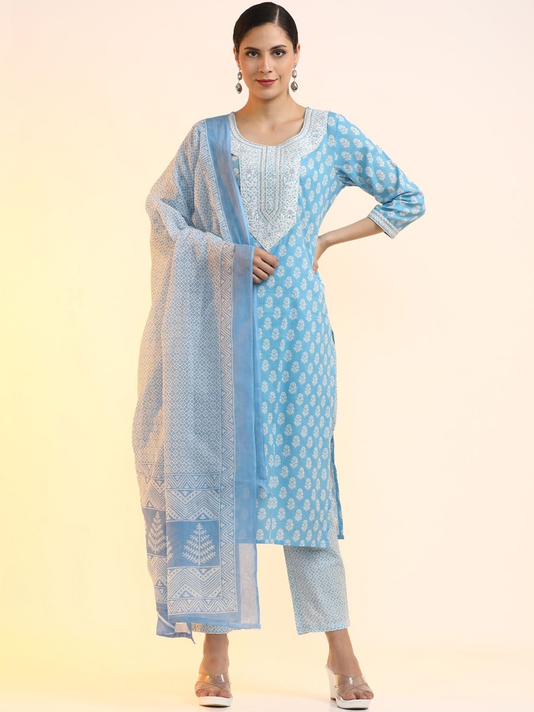 Jaipur Kurti Women Floral Embroidered Regular Thread Work Pure Cotton Kurta with Trousers & With Dupatta, Blue
Jaipur Kurti Women Floral Embroidered Regular Thread Work Pure Cotton Kurta with Trousers & With Dupatta, Blue