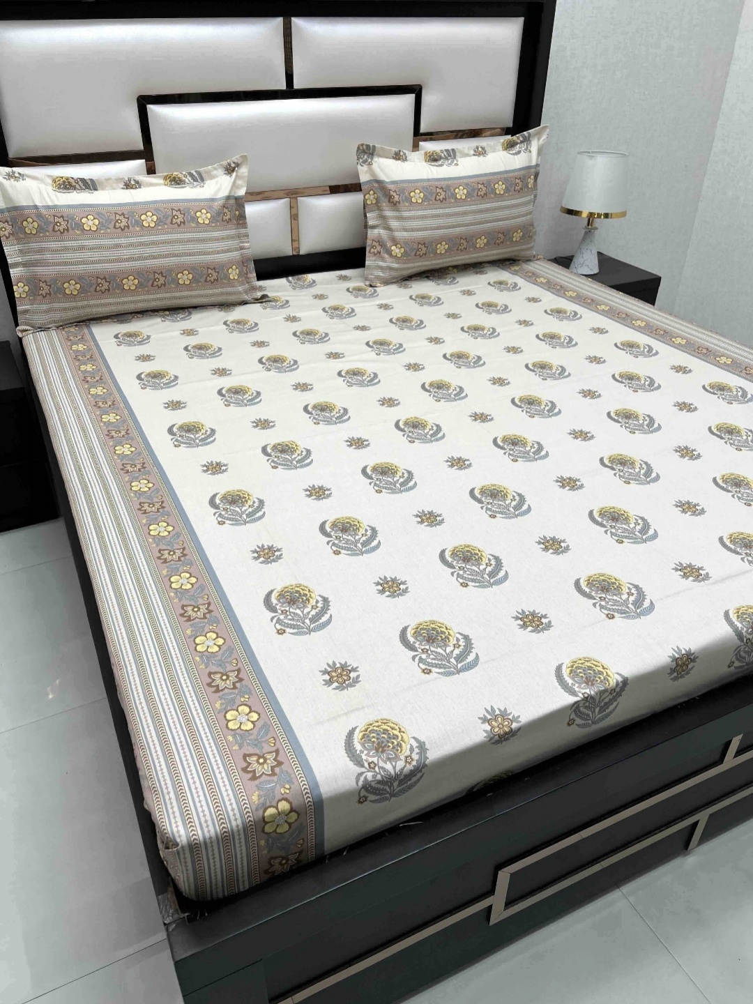 Pure Decor Royal Passion White Floral Cotton 260 TC Queen Bedsheet Set 2.26 m x 2.54 m
Pure Decor Royal Passion White Floral Cotton 260 TC Queen Bedsheet Set 2.26 m x 2.54 m