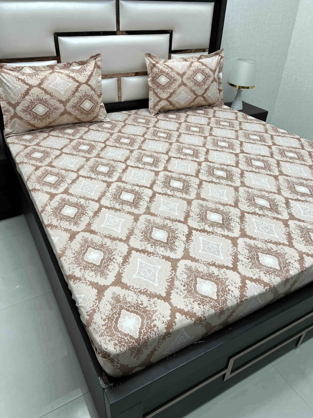 Pure Decor Royal Passion White 330 TC Pure Cotton Queen Bedsheet Set-2.27 m x 2.55 m, Brown
Pure Decor Royal Passion White 330 TC Pure Cotton Queen Bedsheet Set-2.27 m x 2.55 m, Brown