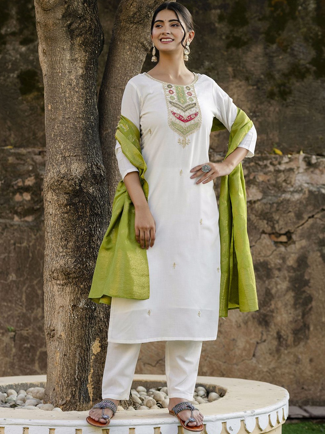 Navlik Women Ethnic Motifs Embroidered Regular Sequinned Kurta with Trousers & With Dupatta, Off white
Navlik Women Ethnic Motifs Embroidered Regular Sequinned Kurta with Trousers & With Dupatta, Off white