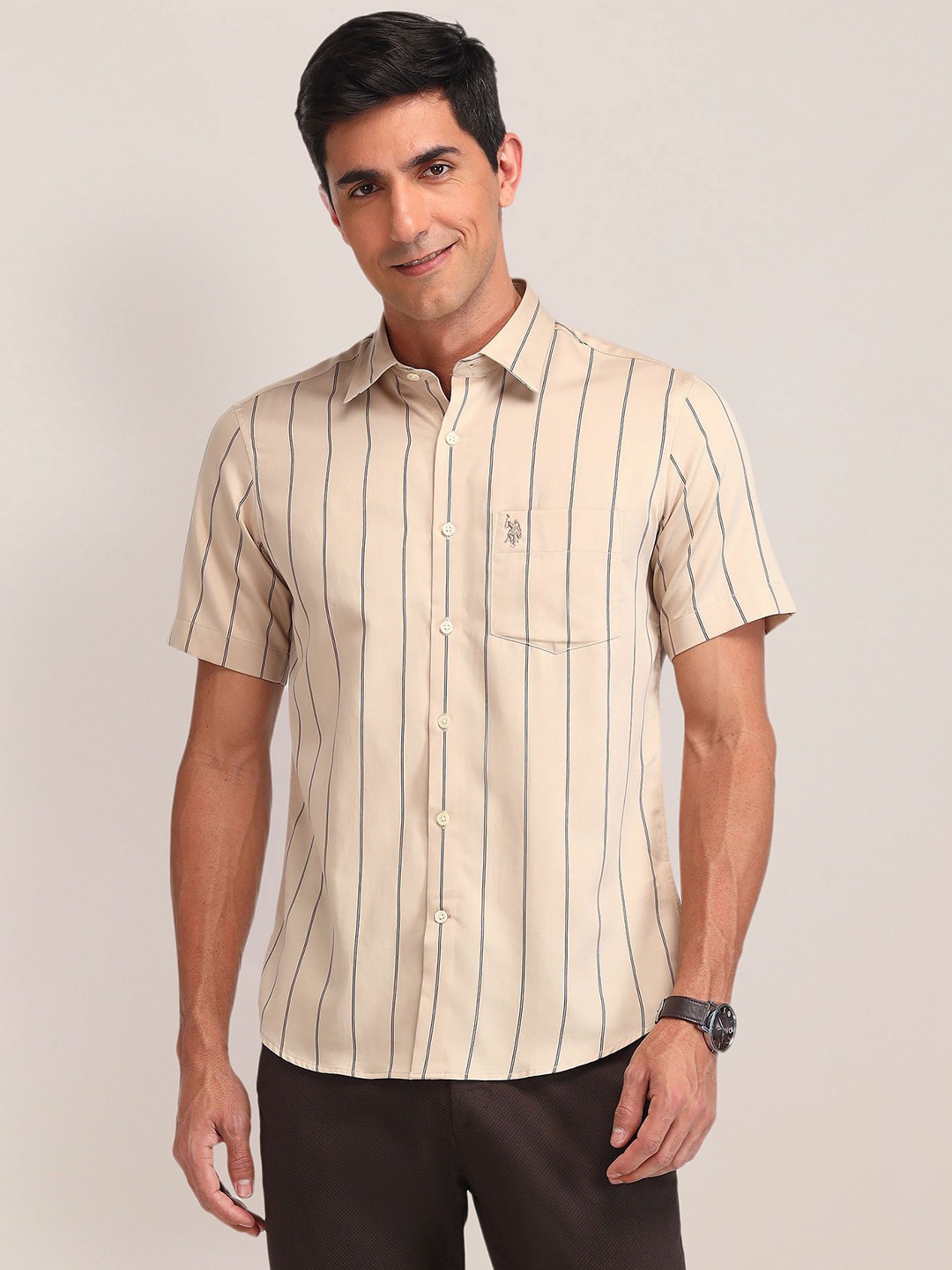 U.S. Polo Assn. Men Spread Collar Vertical Striped Cotton Tailored Fit Casual Shirt, Beige
U.S. Polo Assn. Men Spread Collar Vertical Striped Cotton Tailored Fit Casual Shirt, Beige
