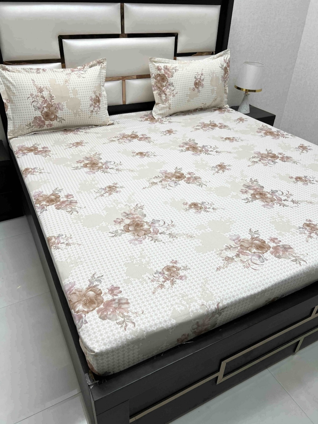 Pure Decor Royal Passion Brown 300 TC Pure Cotton Queen Bedsheet Set-2.27 m x 2.55 m, White
Pure Decor Royal Passion Brown 300 TC Pure Cotton Queen Bedsheet Set-2.27 m x 2.55 m, White