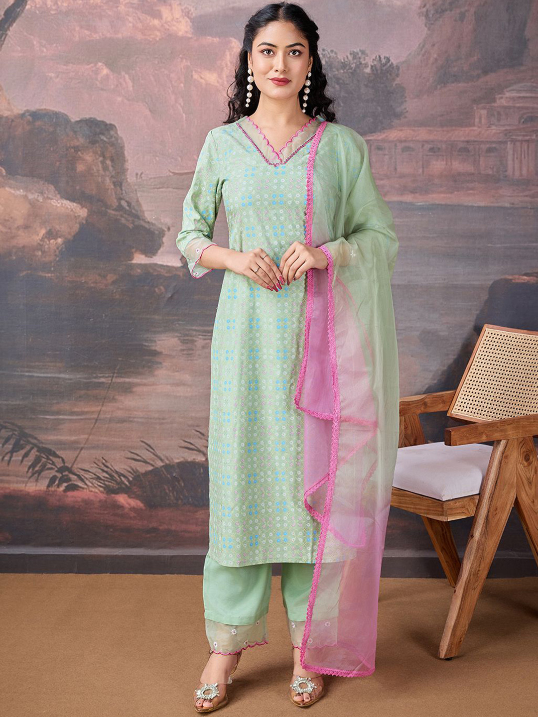House of Pataudi Floral Printed Straight Kurta & Trousers With Dupatta, Green
House of Pataudi Floral Printed Straight Kurta & Trousers With Dupatta, Green