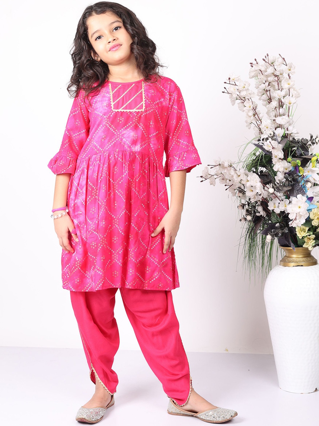 SILK SPARROW Girls Printed Panelled Gotta Patti Pure Cotton Kurta with Dhoti Pants, Fuchsia
SILK SPARROW Girls Printed Panelled Gotta Patti Pure Cotton Kurta with Dhoti Pants, Fuchsia