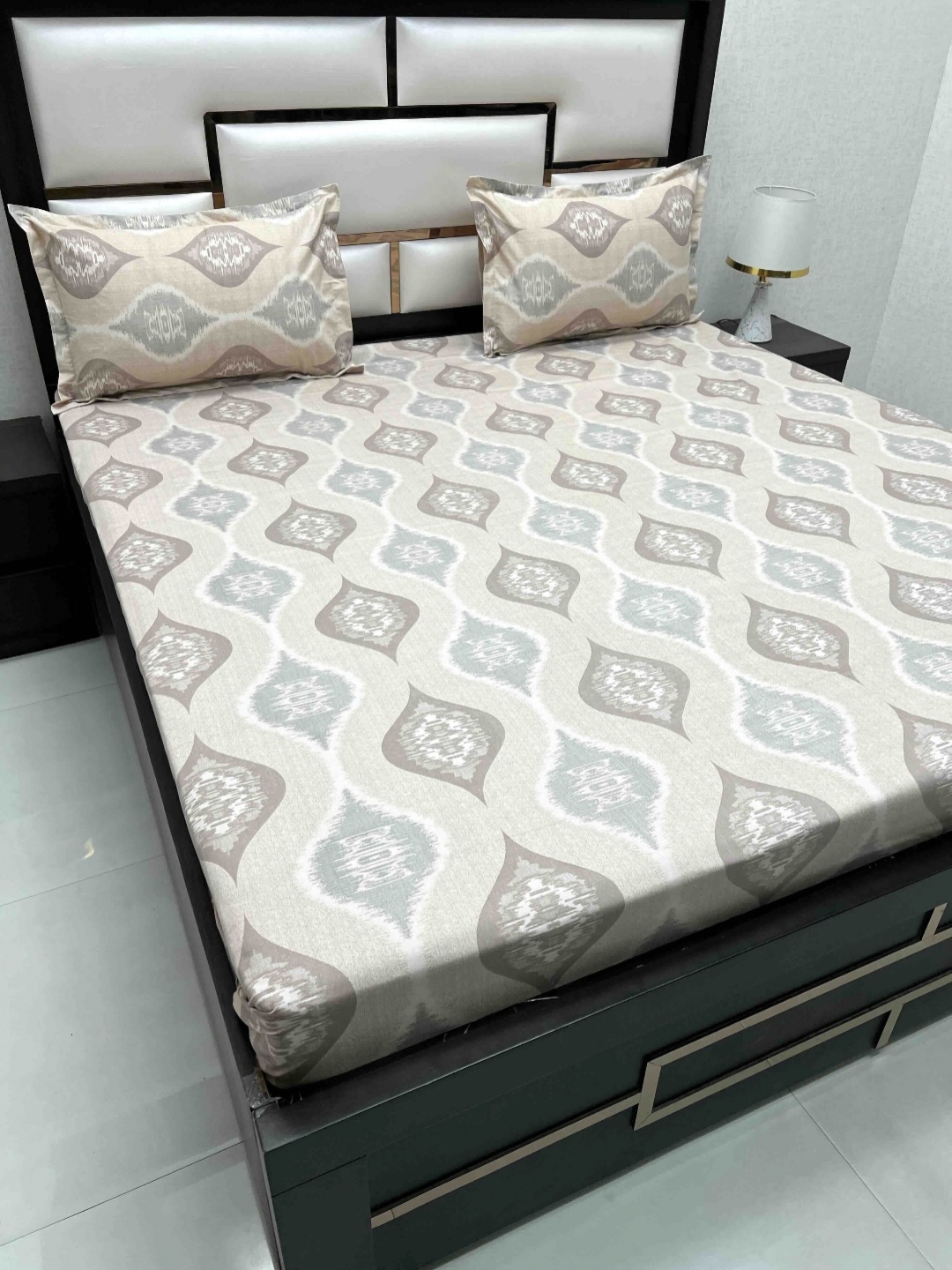 Pure Decor Royal Passion Brown EthnicMotif Cotton 250 TC Queen Bedsheet Set 2.25 x 2.55 m
Pure Decor Royal Passion Brown EthnicMotif Cotton 250 TC Queen Bedsheet Set 2.25 x 2.55 m