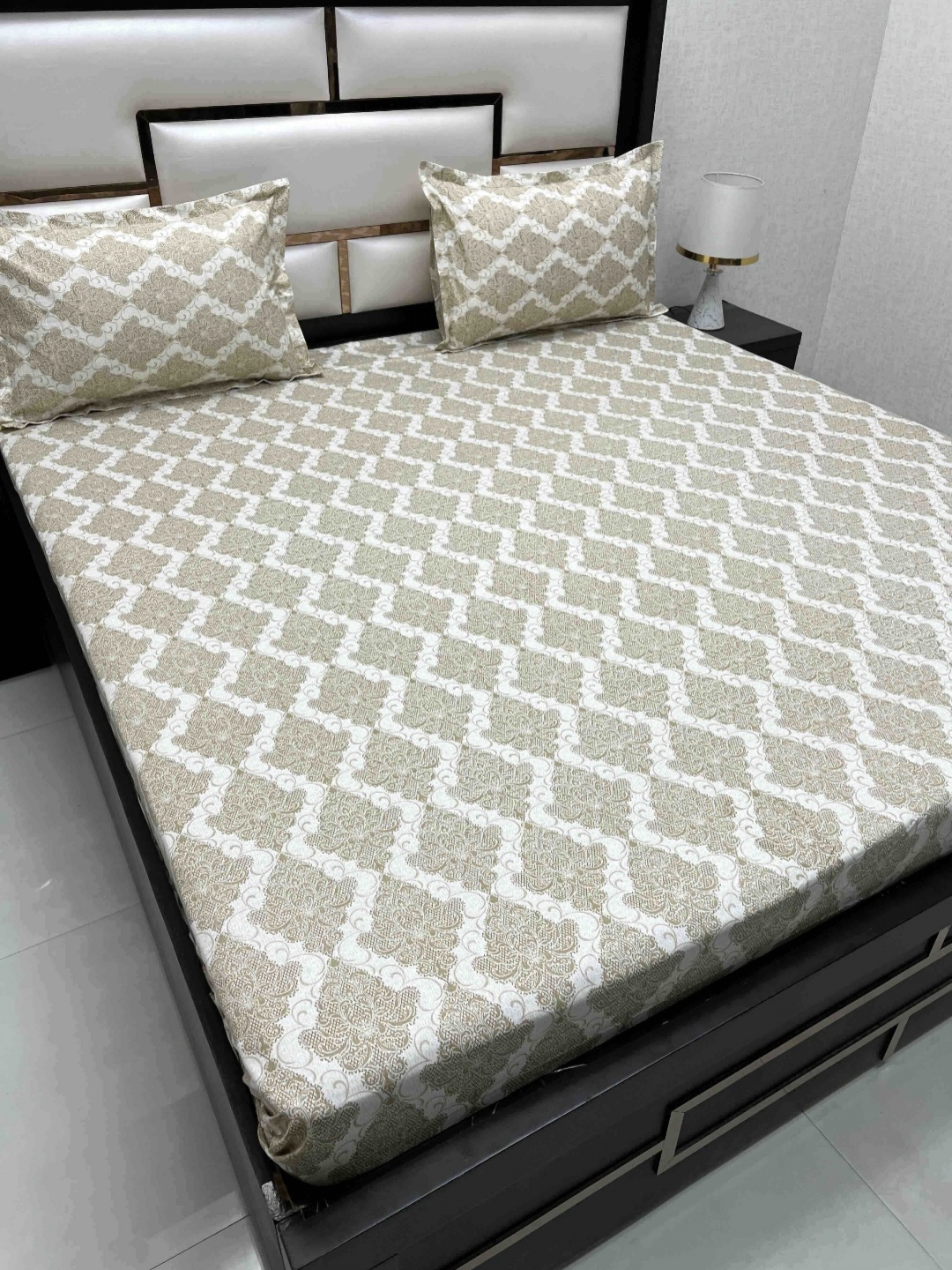 Pure Decor Royal Passion White 230 TC Pure Cotton Queen Bedsheet Set-2.27 m x 2.55 m, Brown
Pure Decor Royal Passion White 230 TC Pure Cotton Queen Bedsheet Set-2.27 m x 2.55 m, Brown