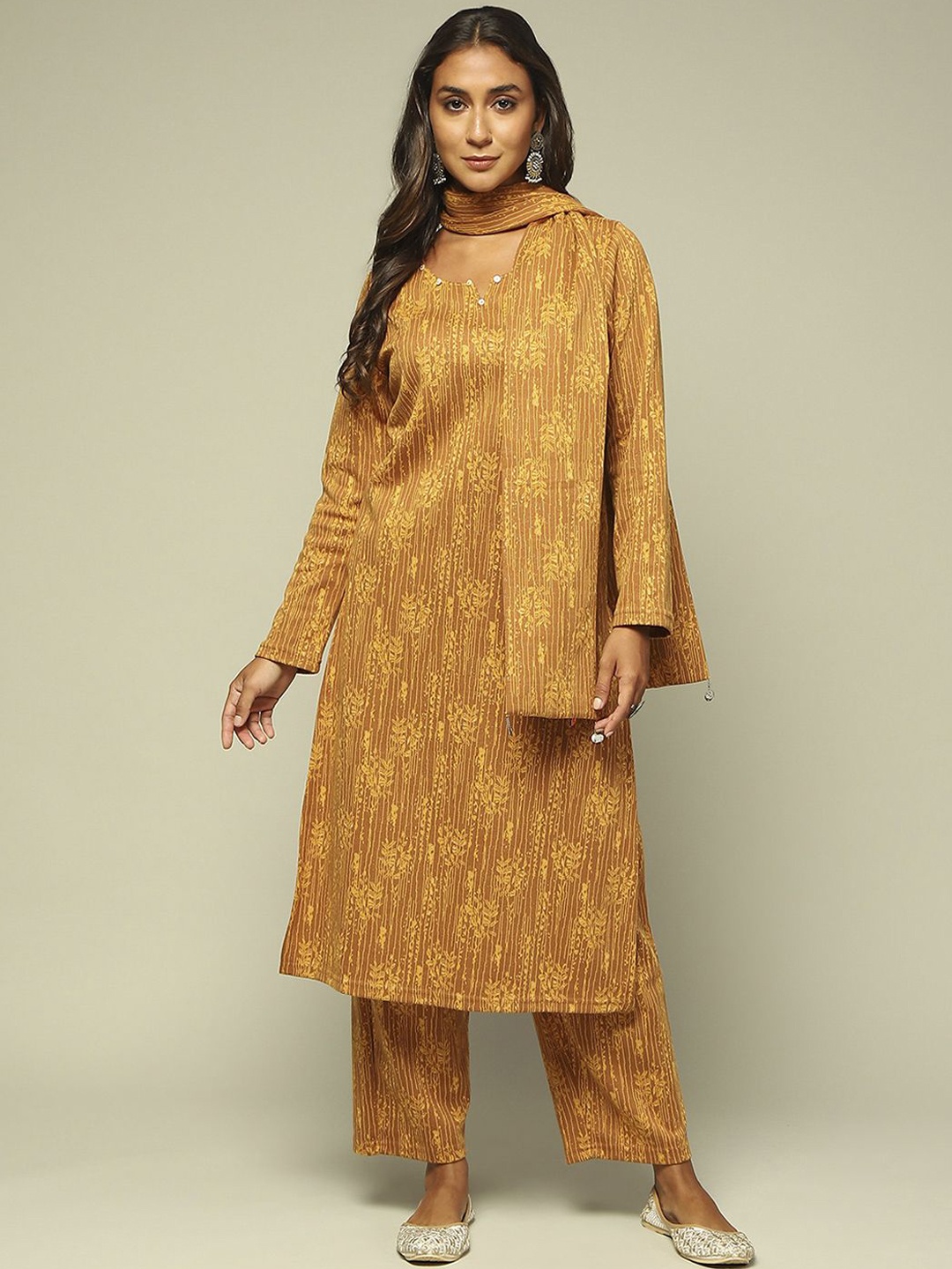 Rangriti Women Floral Printed Regular Kurta with Palazzos & With Dupatta, Yellow
Rangriti Women Floral Printed Regular Kurta with Palazzos & With Dupatta, Yellow