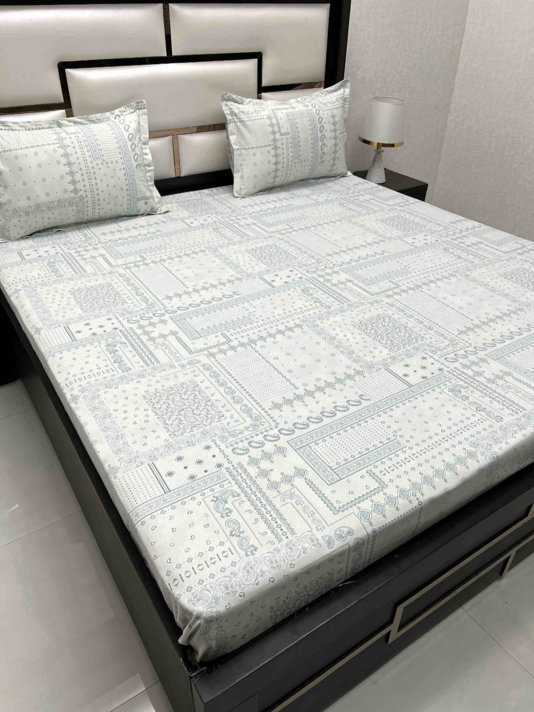 Pure Decor Royal Passion White 400 TC Pure Cotton Queen Bedsheet Set-2.27 m x 2.55 m, Green
Pure Decor Royal Passion White 400 TC Pure Cotton Queen Bedsheet Set-2.27 m x 2.55 m, Green