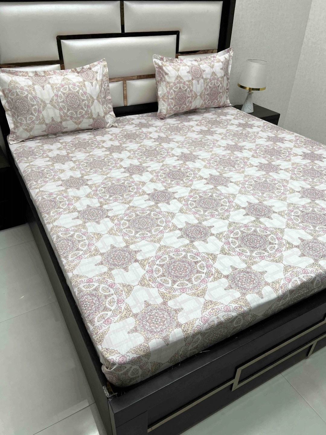 Pure Decor Royal Passion White 330 TC Pure Cotton Queen Bedsheet Set-2.27 m x 2.55 m, Pink
Pure Decor Royal Passion White 330 TC Pure Cotton Queen Bedsheet Set-2.27 m x 2.55 m, Pink