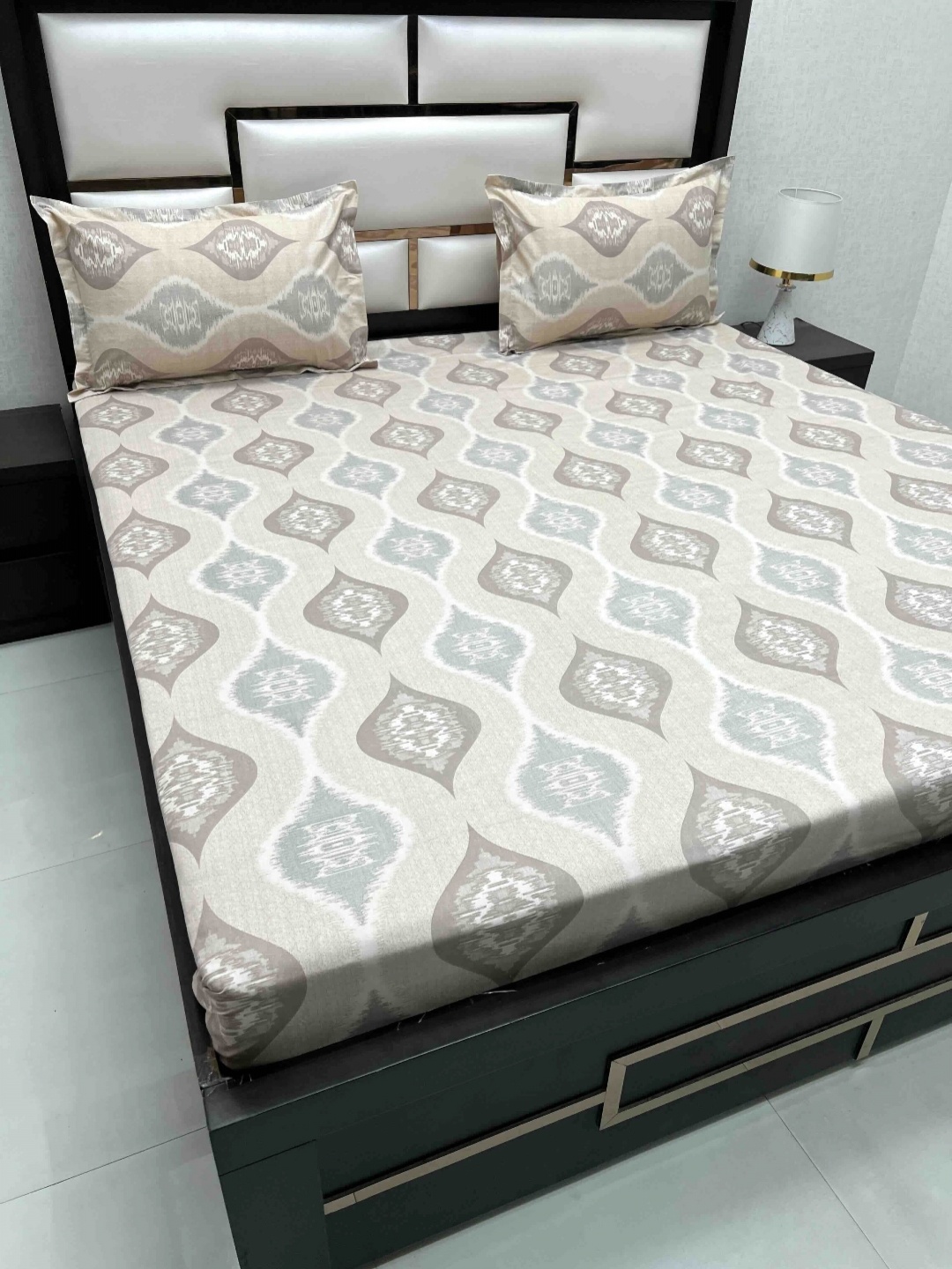 Pure Decor Royal Passion Brown EthnicMotifs Cotton 230 TC Queen Bedsheet Set 2.25 x 2.57 m
Pure Decor Royal Passion Brown EthnicMotifs Cotton 230 TC Queen Bedsheet Set 2.25 x 2.57 m