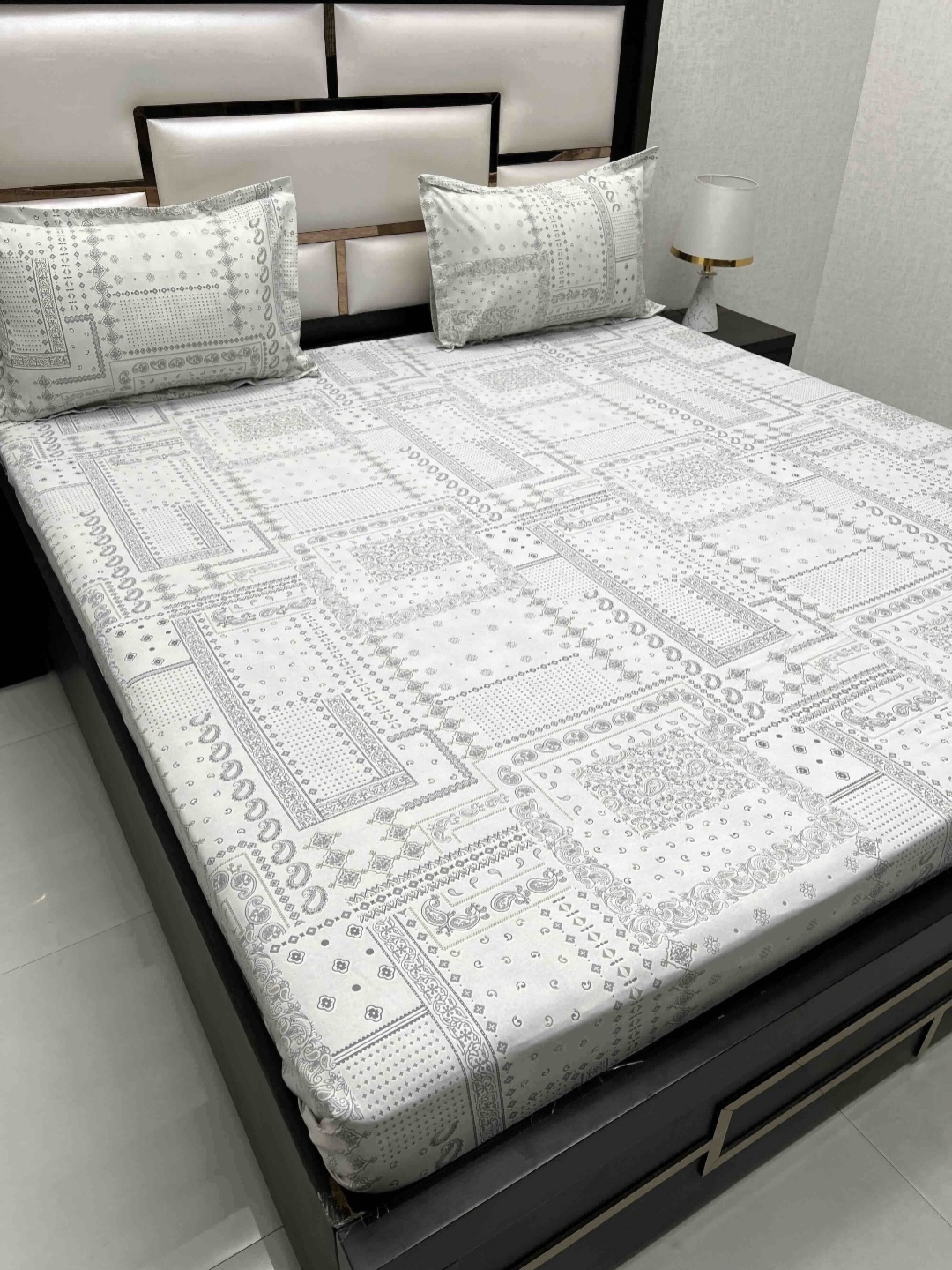Pure Decor Royal Passion Grey EthnicMotifs Cotton 380 TC Queen Bedsheet Set 2.27 x 2.56 m
Pure Decor Royal Passion Grey EthnicMotifs Cotton 380 TC Queen Bedsheet Set 2.27 x 2.56 m