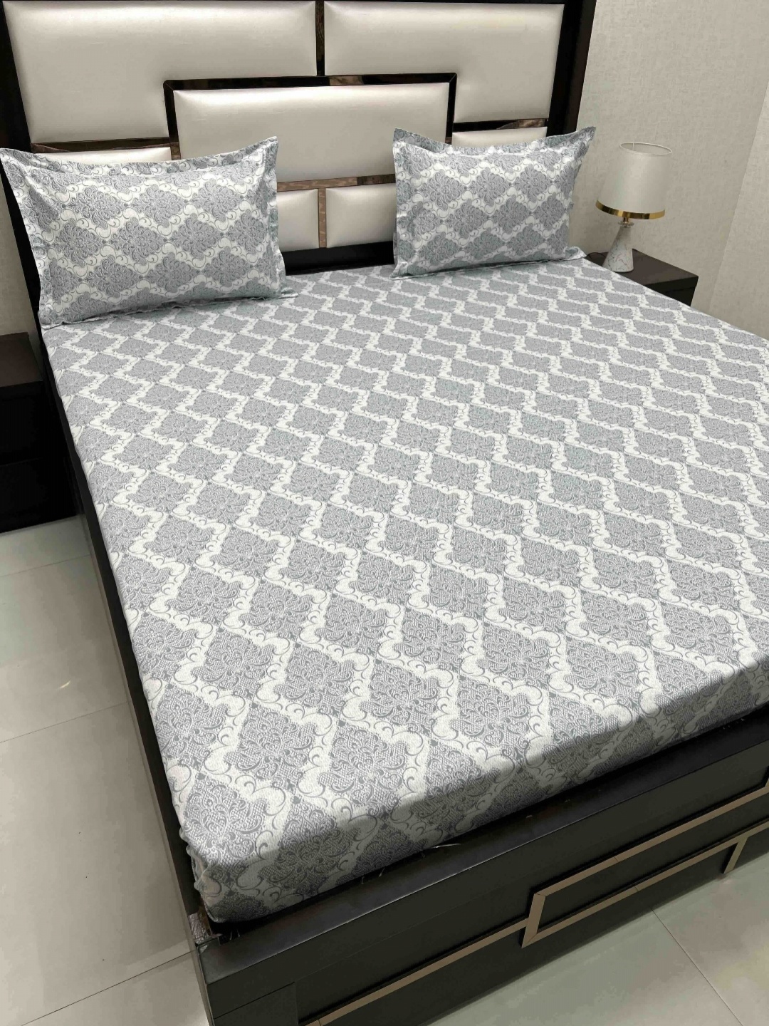 Pure Decor Royal Passion Grey Printed Pure Cotton 260 TC Queen Bedsheet Set 2.54 x 2.26 m
Pure Decor Royal Passion Grey Printed Pure Cotton 260 TC Queen Bedsheet Set 2.54 x 2.26 m