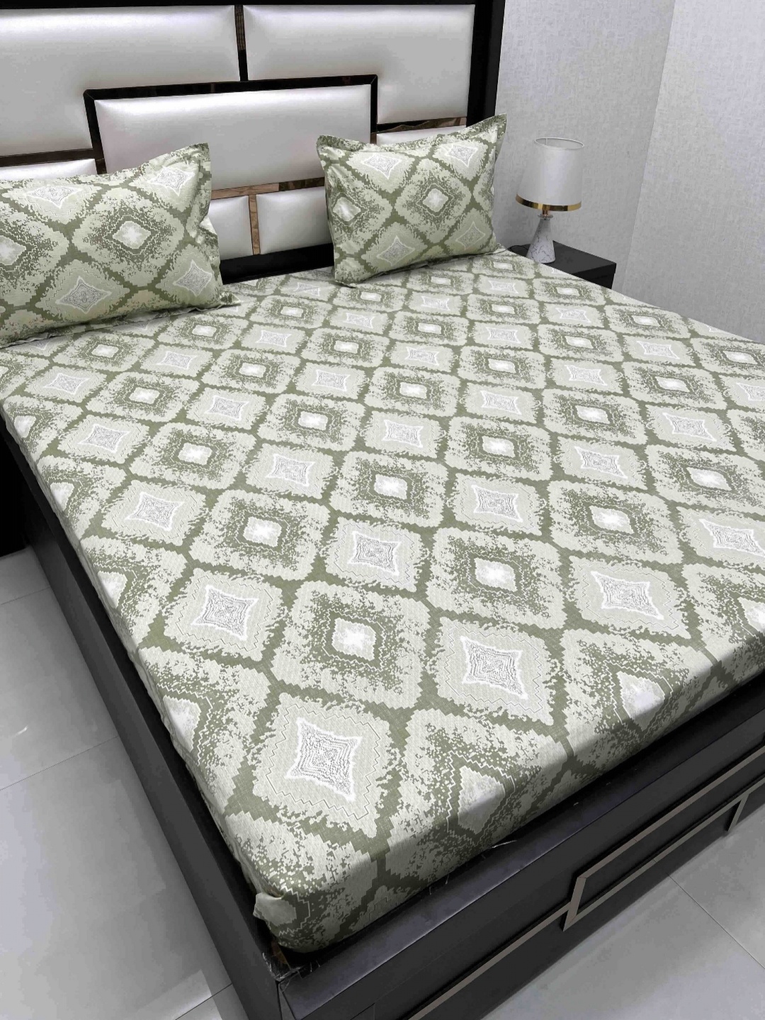 Pure Decor Green & White Ethnic Motifs Cotton 400 TC Queen Bedsheet Set 2.27 m x 2.55 m
Pure Decor Green & White Ethnic Motifs Cotton 400 TC Queen Bedsheet Set 2.27 m x 2.55 m