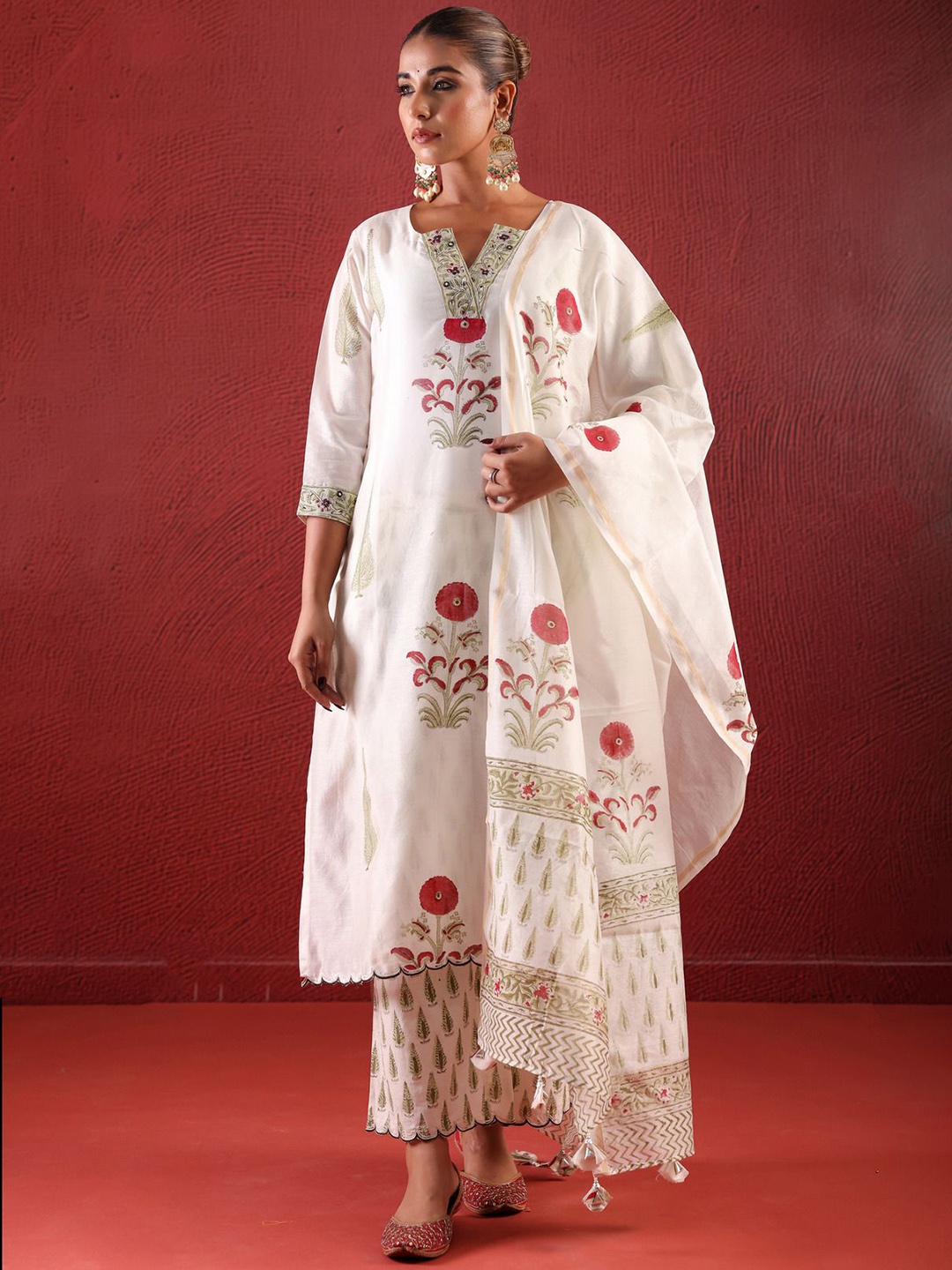 JAIPURIBANNO Women Ethnic Motifs Printed Regular Chanderi Silk Kurta with Trousers & With Dupatta, White
JAIPURIBANNO Women Ethnic Motifs Printed Regular Chanderi Silk Kurta with Trousers & With Dupatta, White