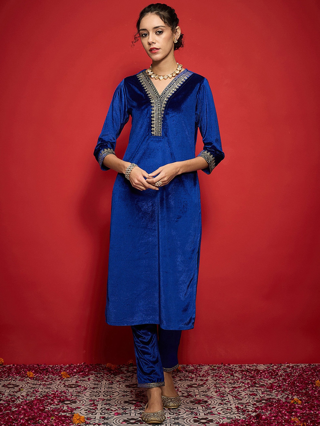 Shae by SASSAFRAS Women Embroidered Grandeur & Majestic Artwork Velvet Kurta, Blue
Shae by SASSAFRAS Women Embroidered Grandeur & Majestic Artwork Velvet Kurta, Blue